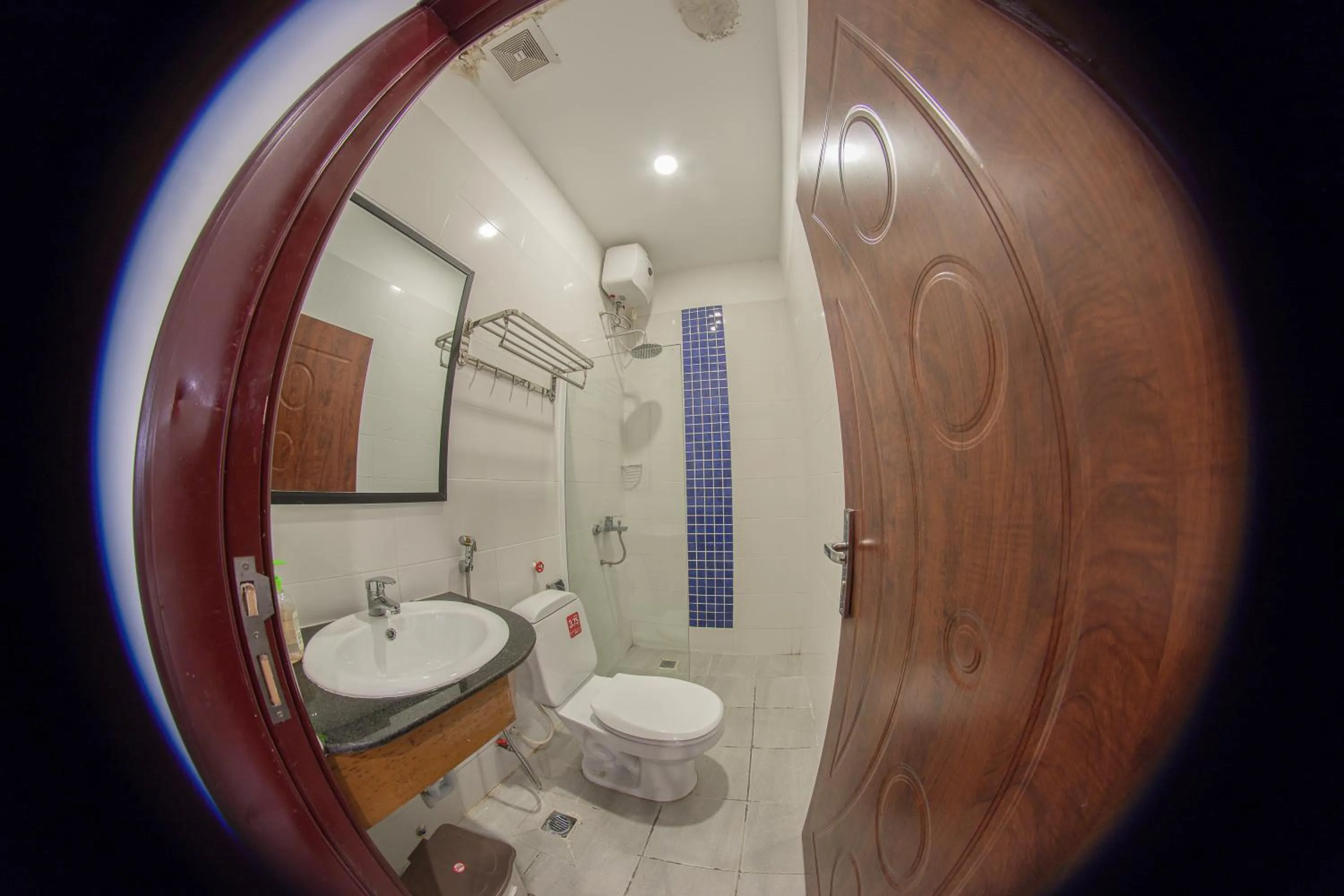 Toilet in Pooltop Phnom Penh