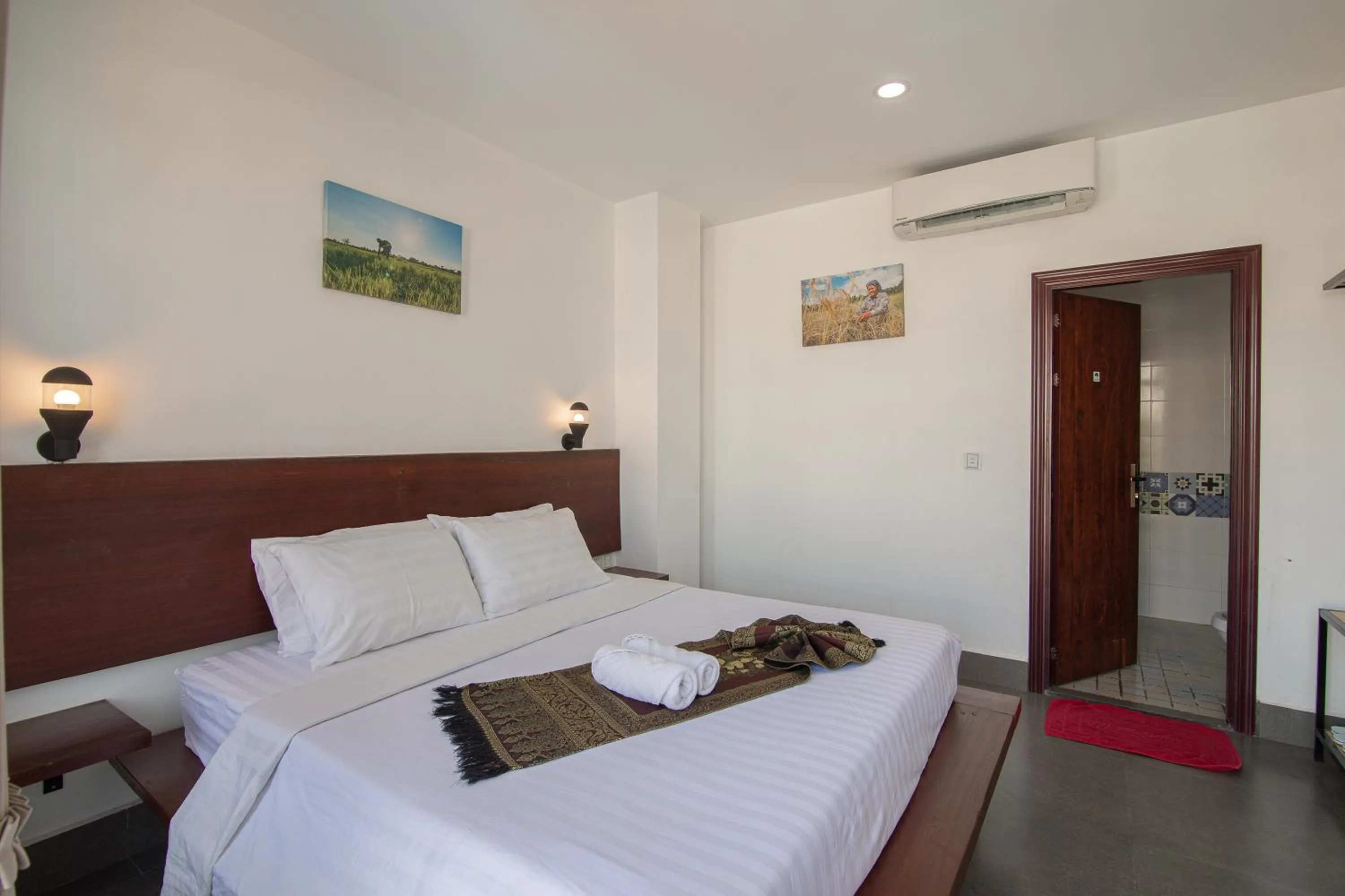 Bed in Pooltop Phnom Penh