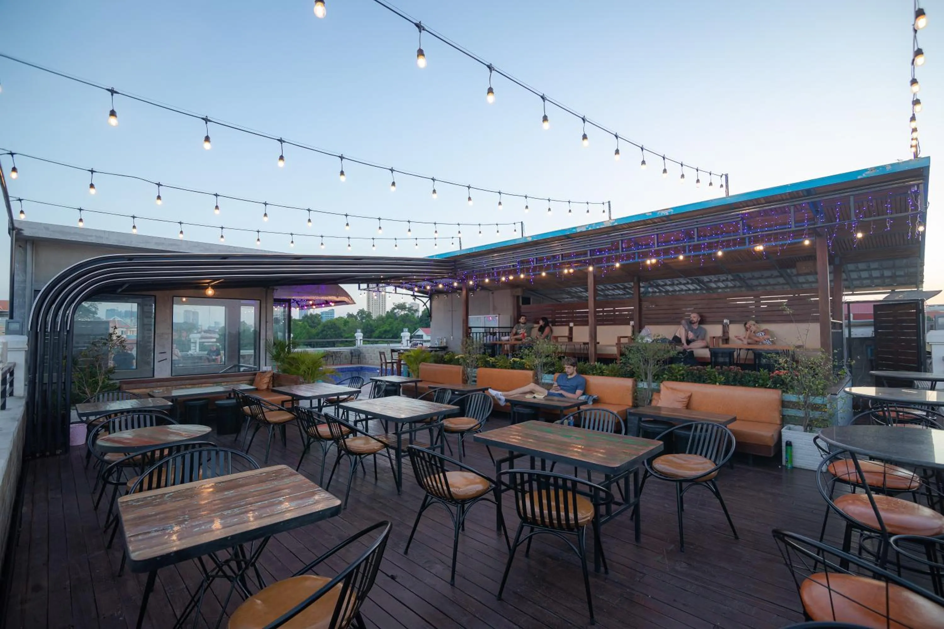 Restaurant/places to eat in Pooltop Phnom Penh