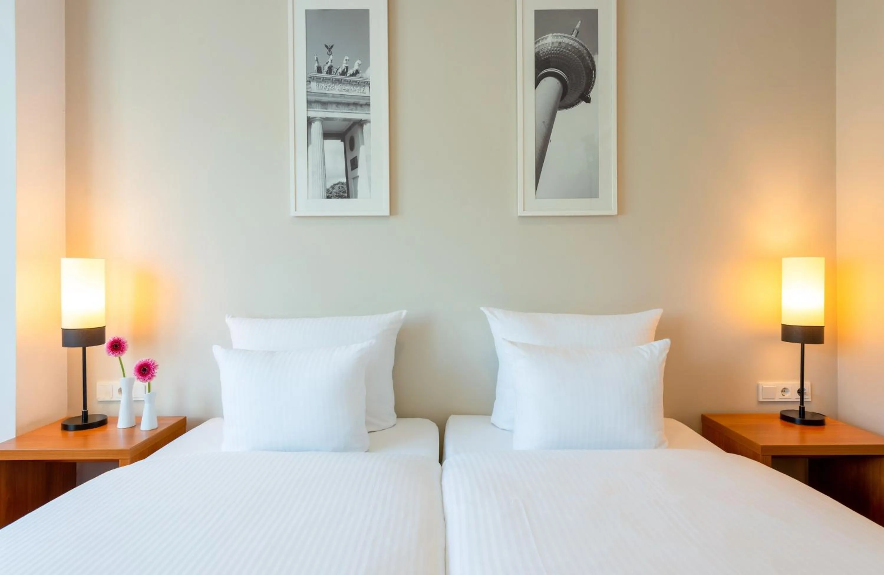 Photo of the whole room, Bed in Leonardo Hotel Berlin KU'DAMM