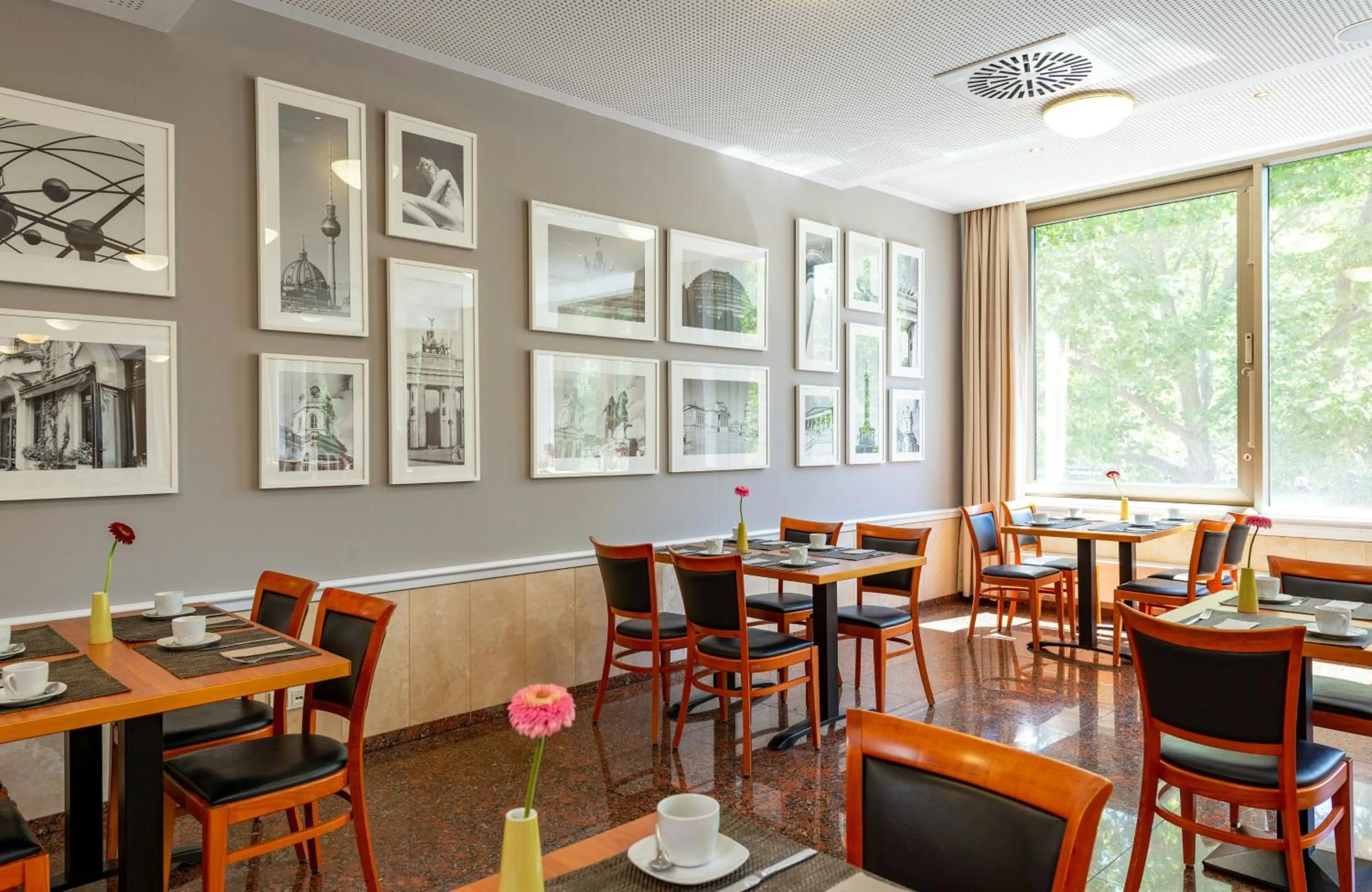 Breakfast in Leonardo Hotel Berlin KU'DAMM