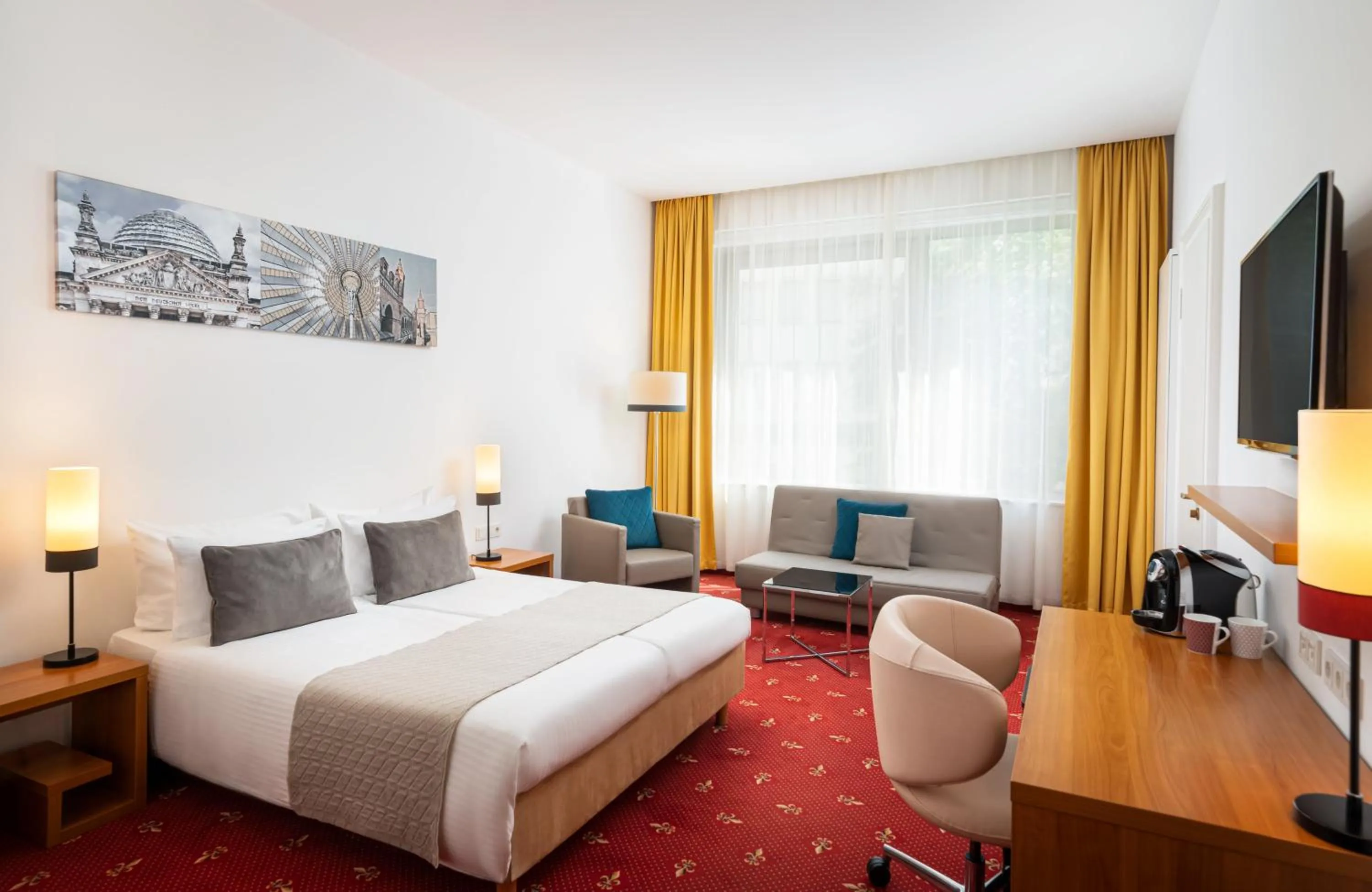 Photo of the whole room, Bed in Leonardo Hotel Berlin KU'DAMM