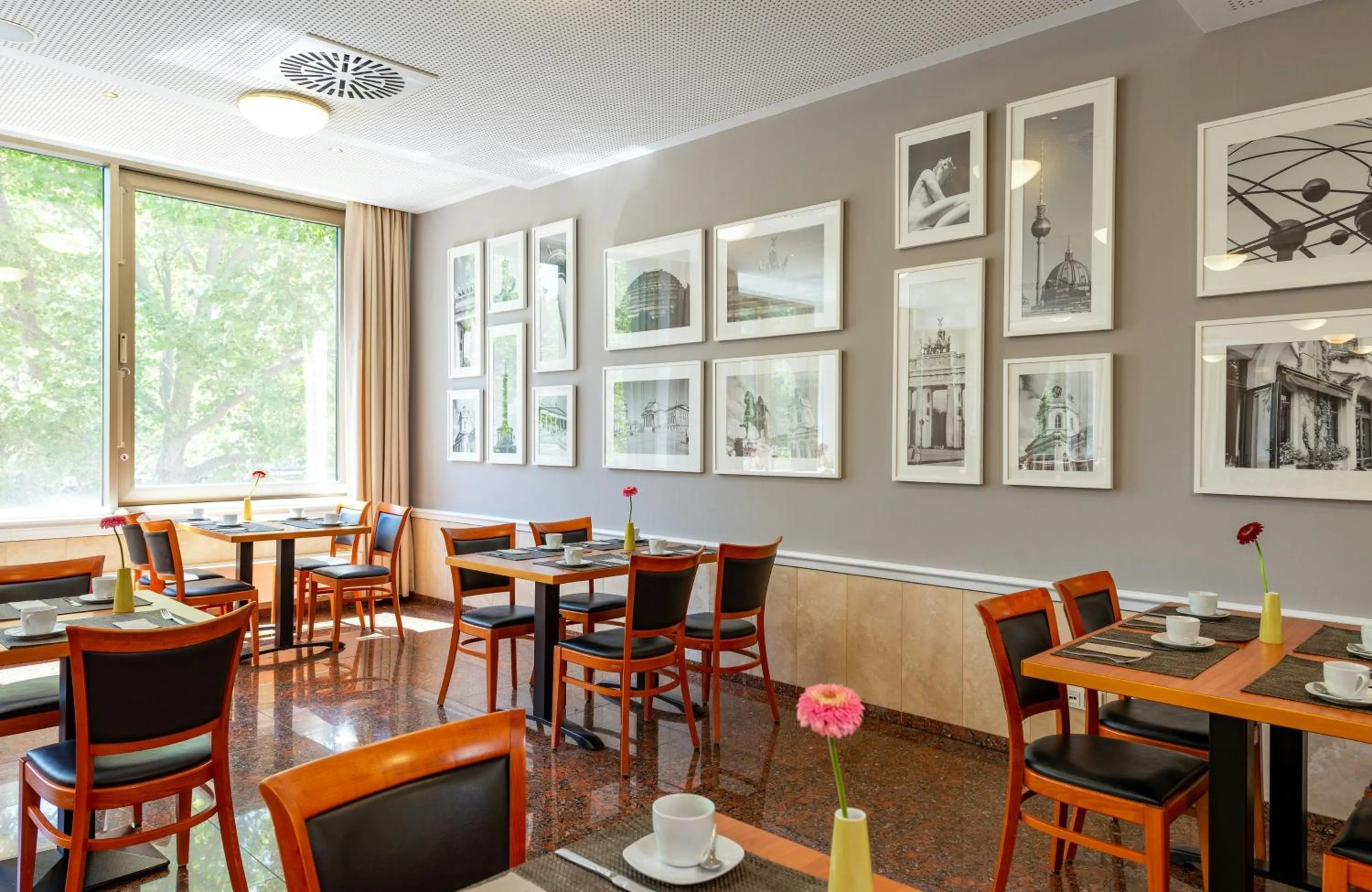 Breakfast in Leonardo Hotel Berlin KU'DAMM