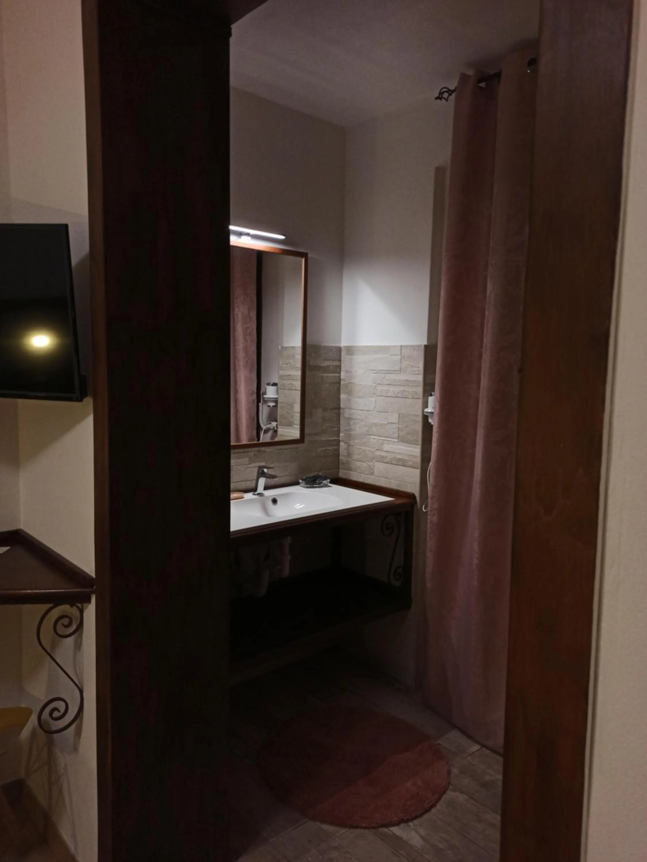 Triple Room with Private Bathroom in B&B Mamuthones