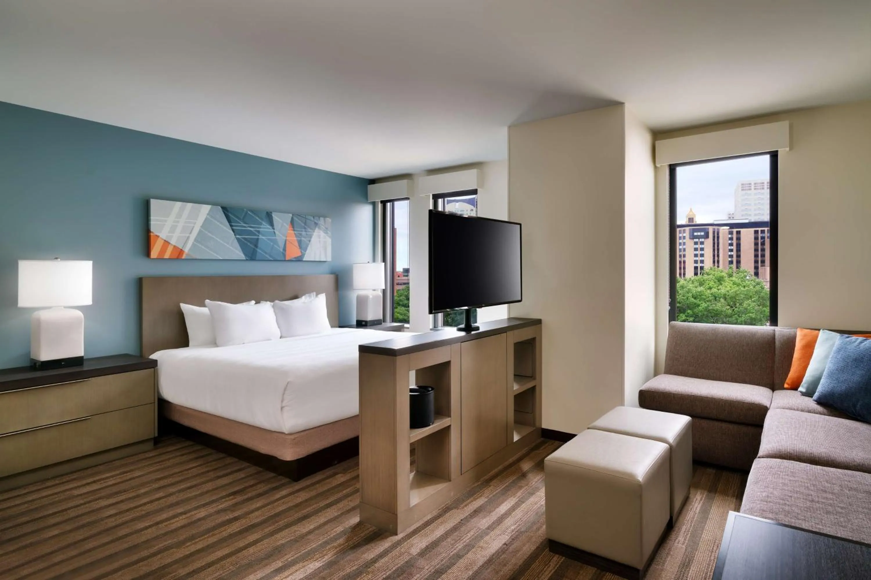 Photo of the whole room in Hyatt House Rochester Mayo Clinic Area