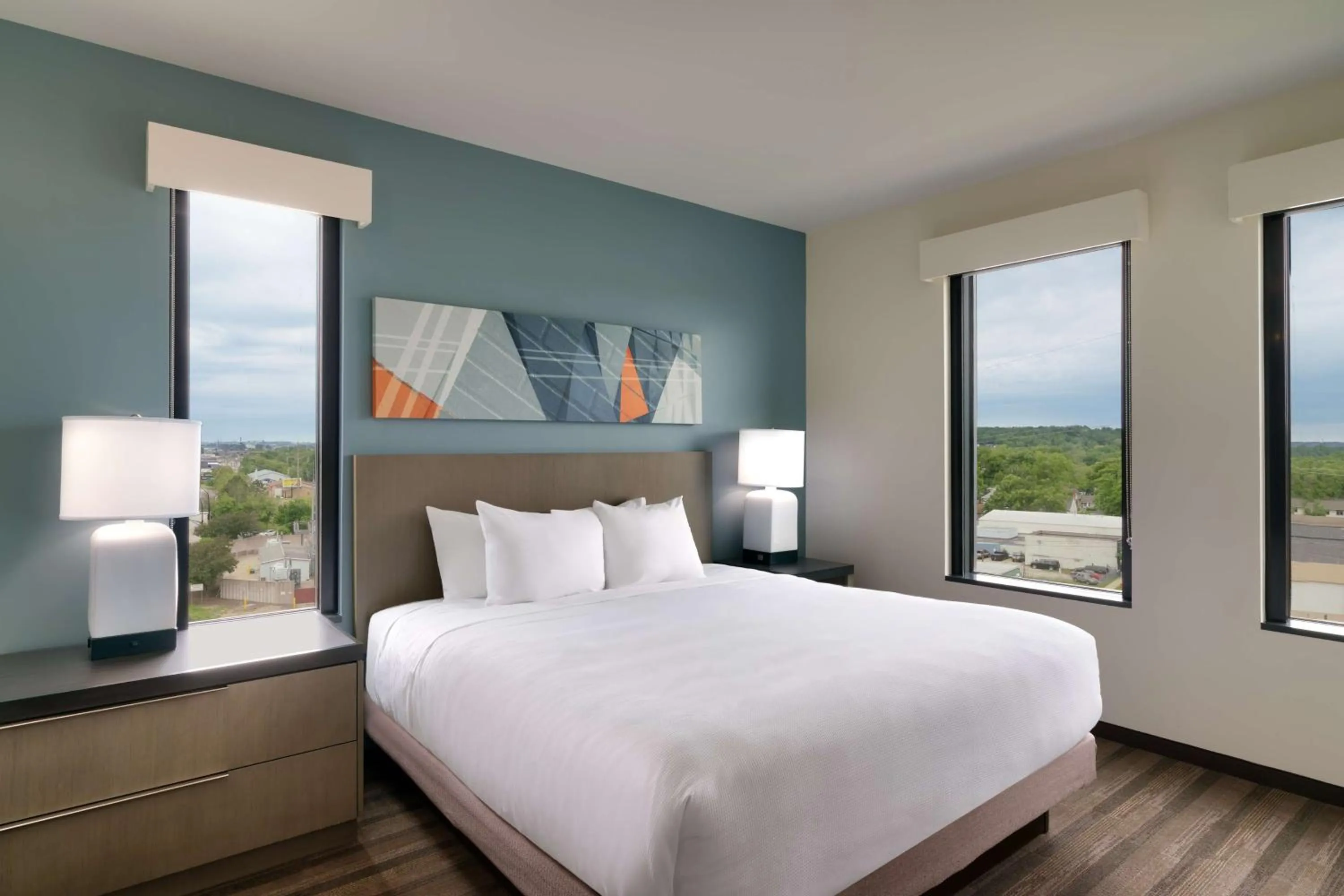 Photo of the whole room in Hyatt House Rochester Mayo Clinic Area