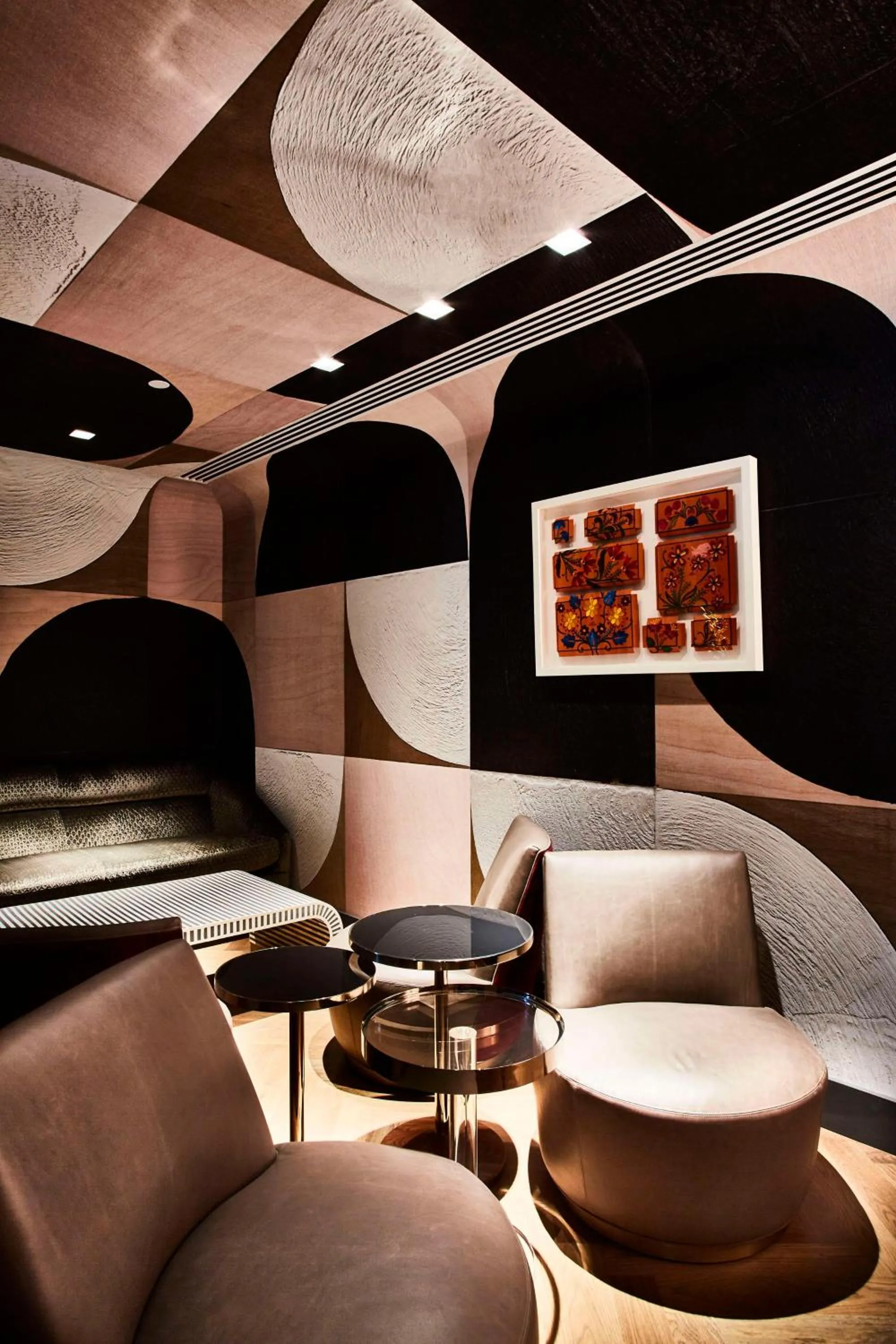 Lounge or bar in Thompson Dallas, by Hyatt