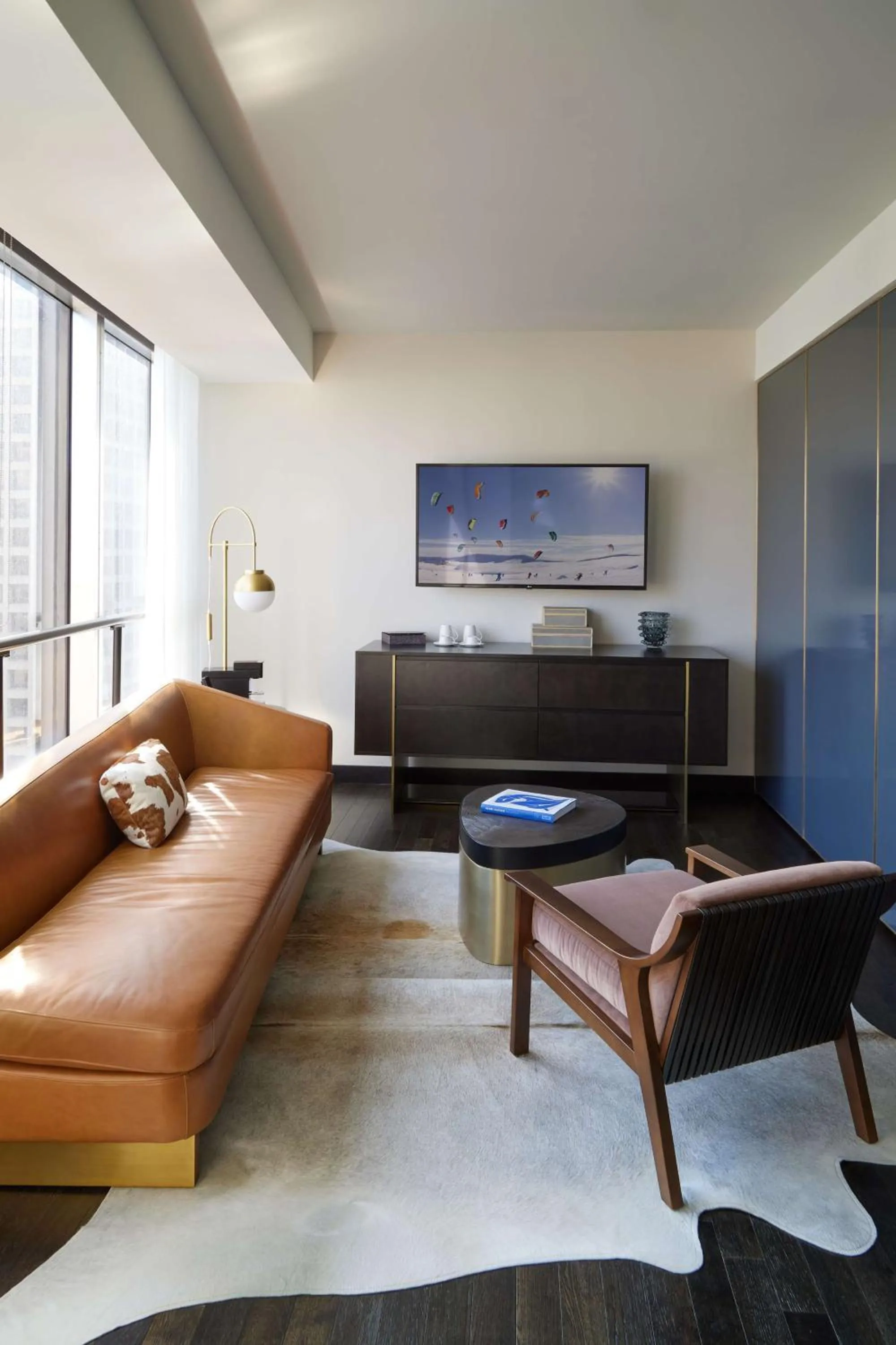 TV and multimedia in Thompson Dallas, by Hyatt