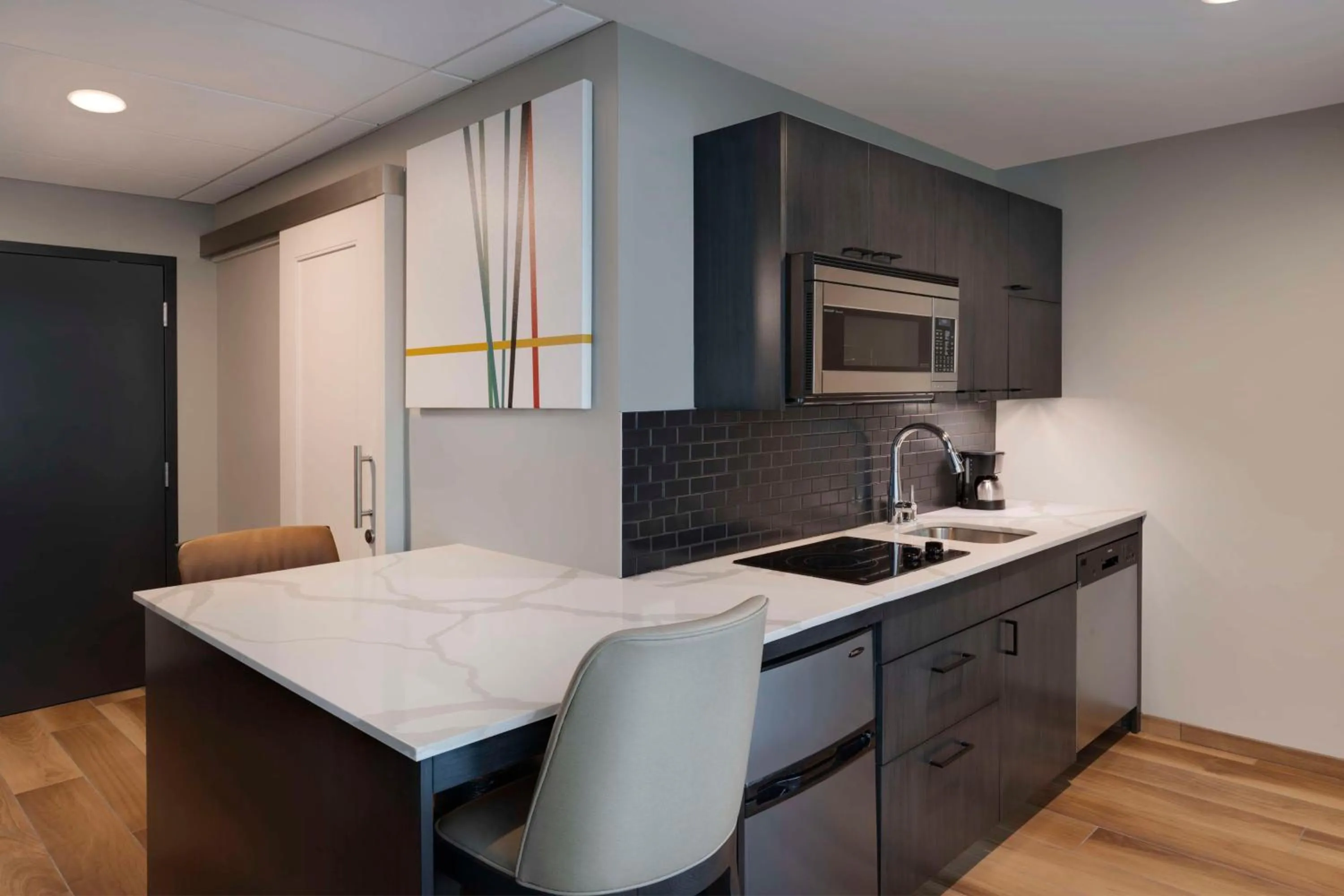 Kitchen or kitchenette in Hyatt House LAX Century Blvd
