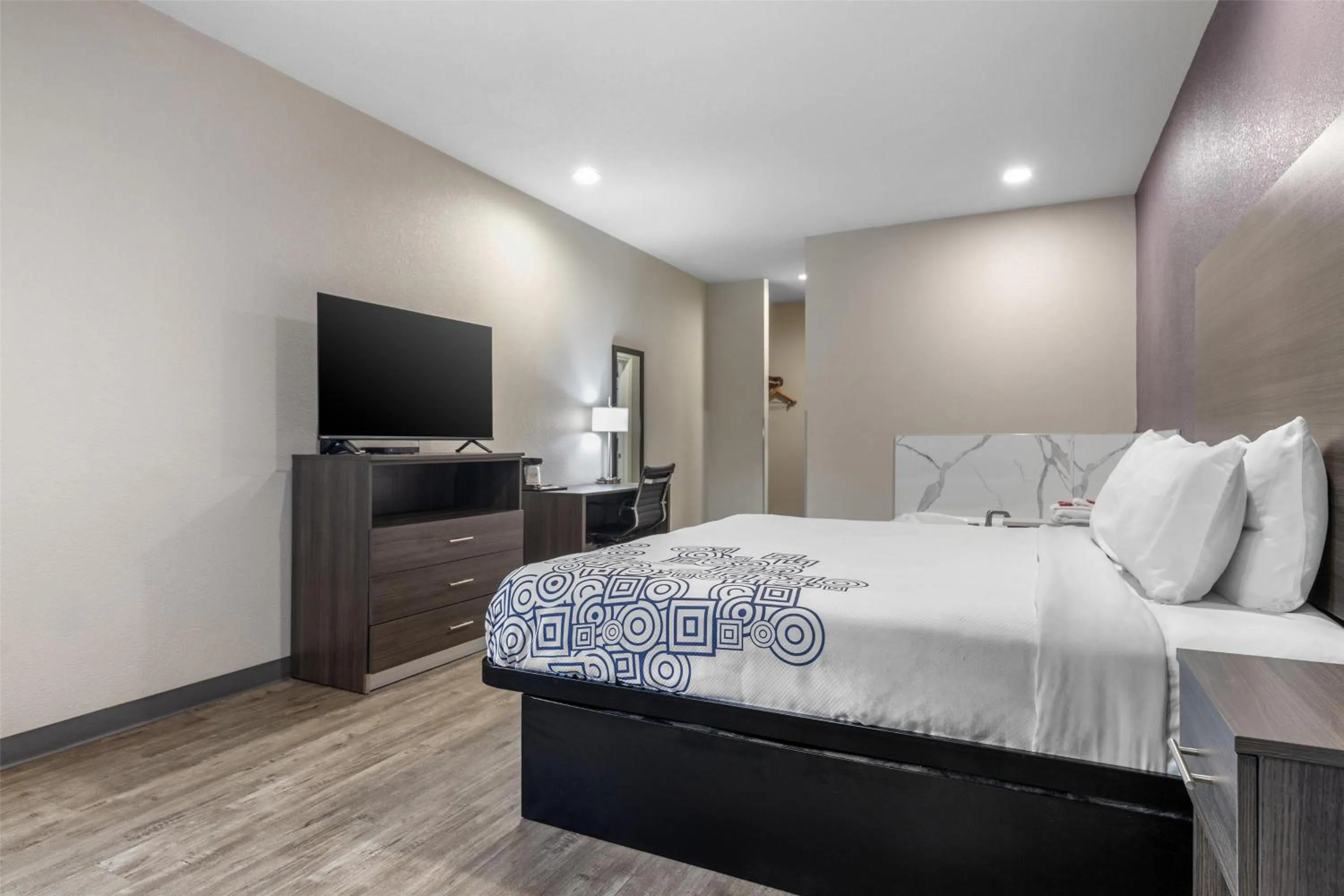 Bedroom, Bed in SureStay Plus Hotel by Best Western Ada