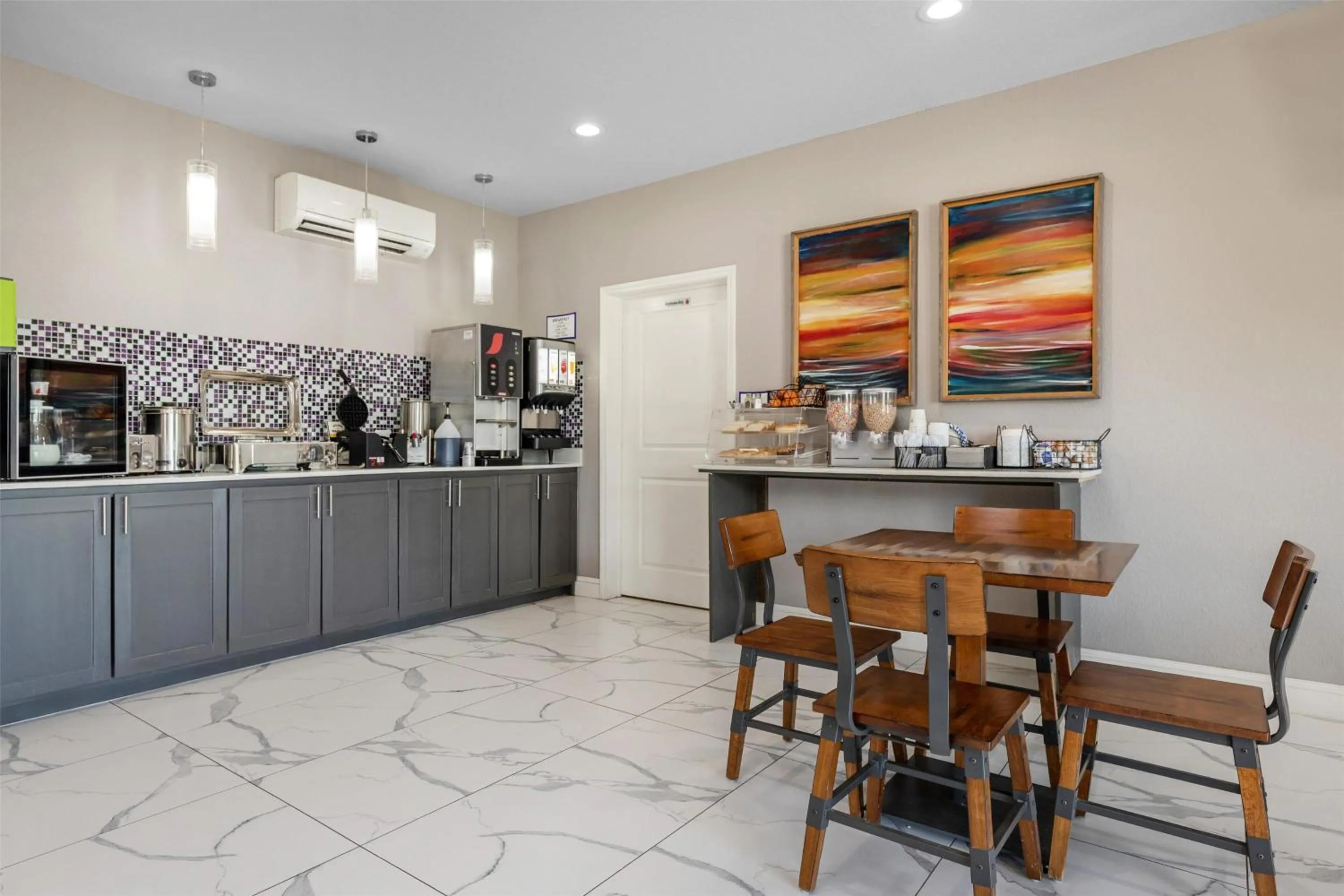 Breakfast in SureStay Plus Hotel by Best Western Ada