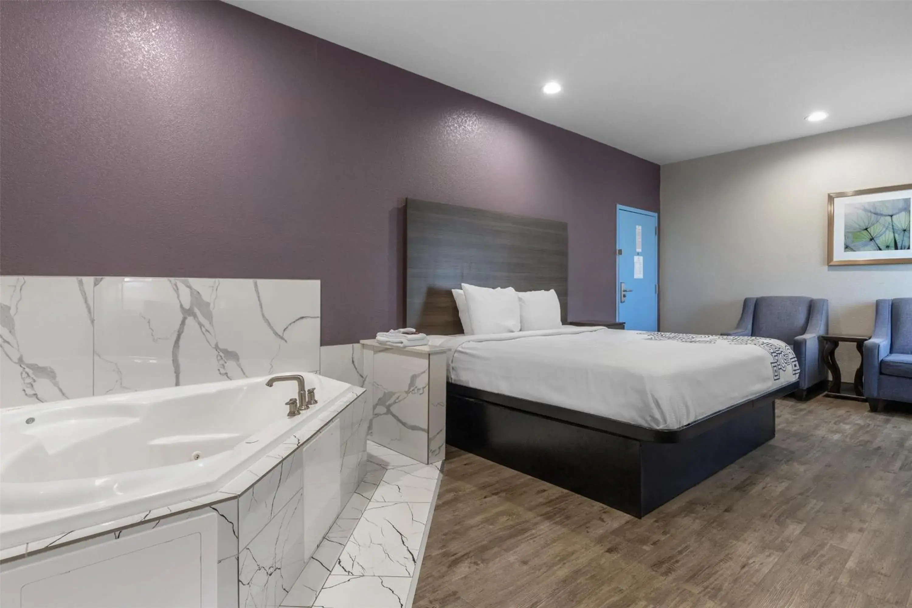 King Suite with Spa Bath in SureStay Plus Hotel by Best Western Ada King Suite with Spa Bath in SureStay Plus Hotel by Best Western Ada