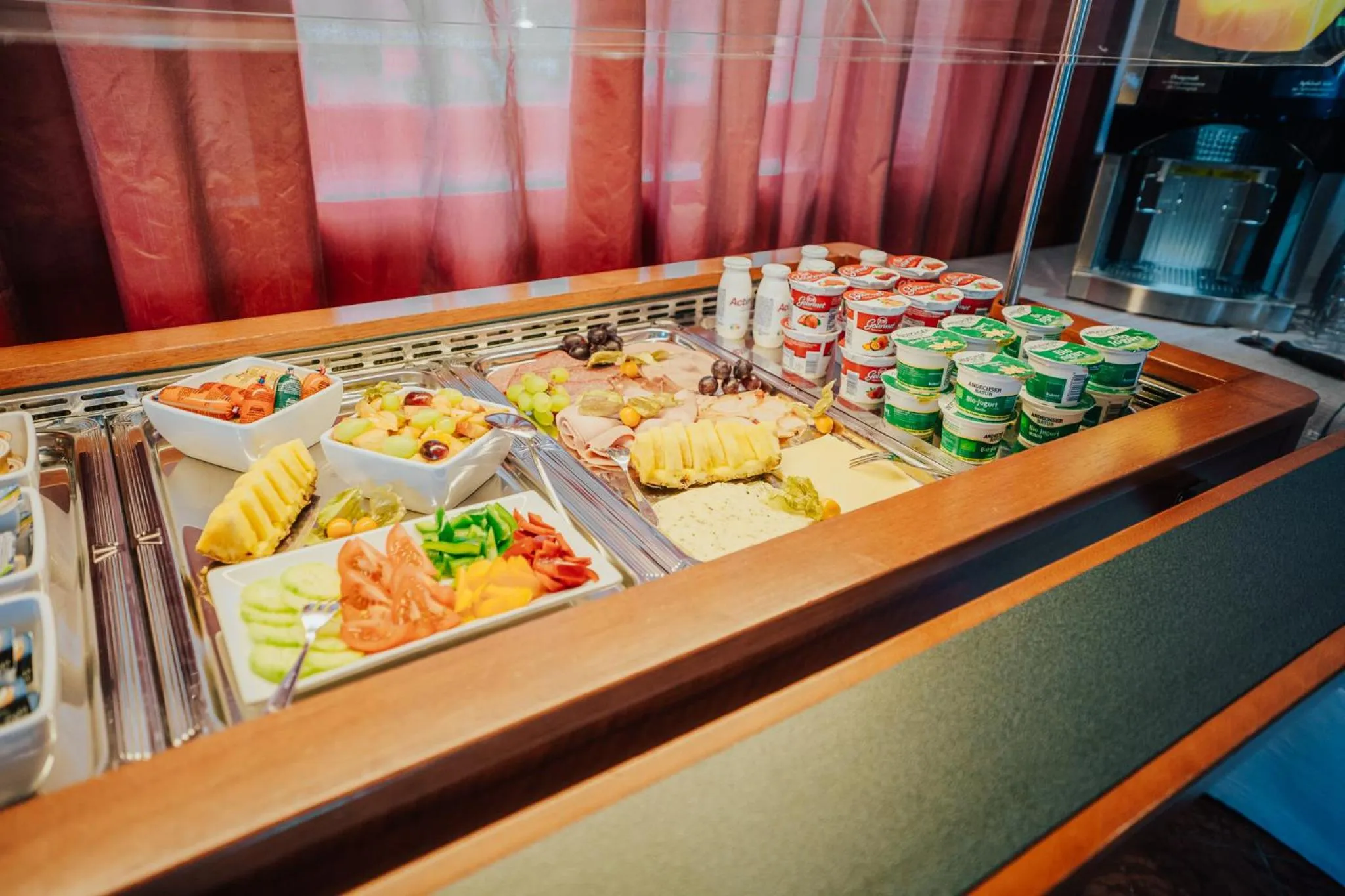 Buffet breakfast in Lechpark Hotel