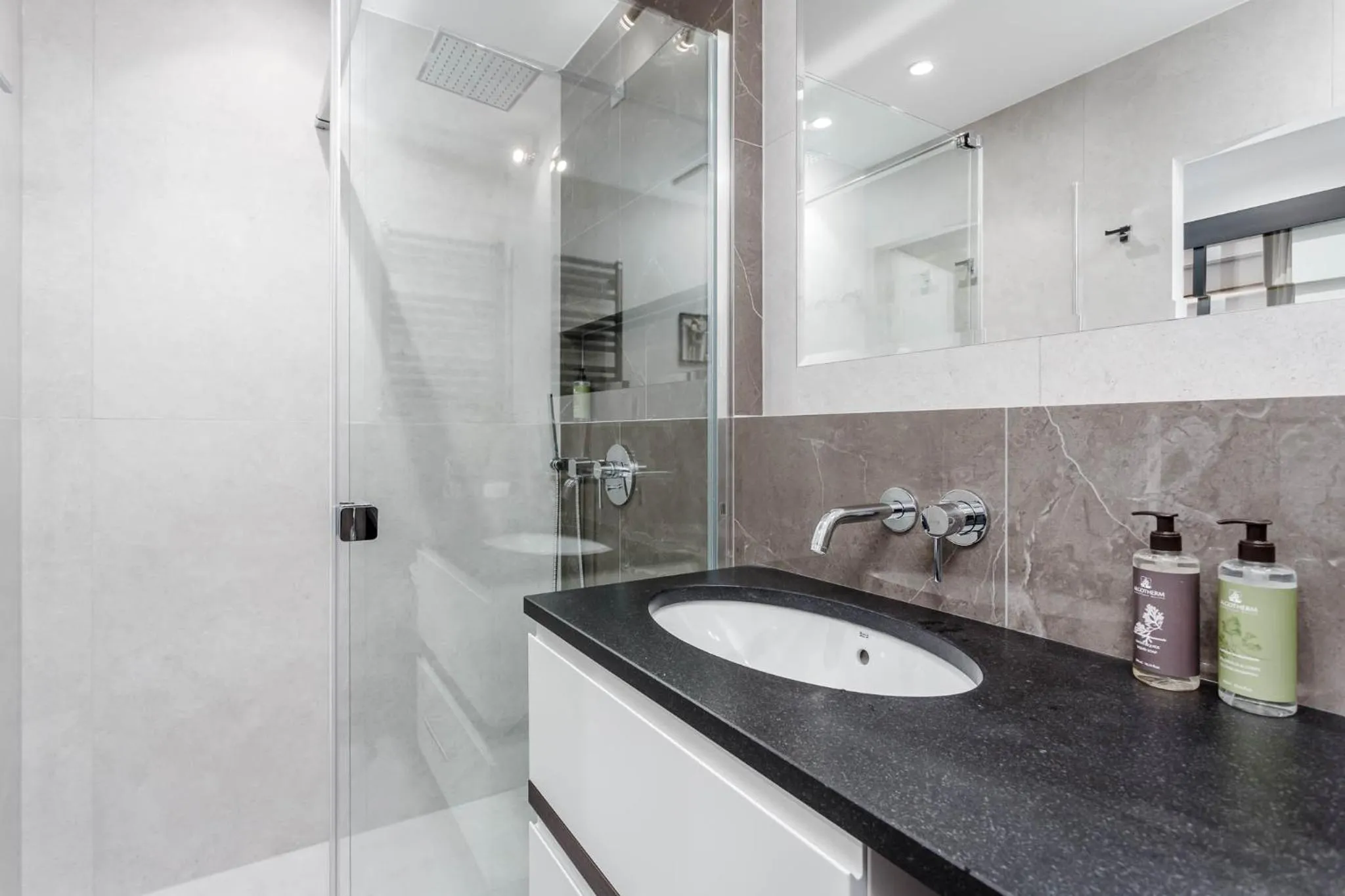 Shower in Rent like home - Apartamenty w Deo Plaza