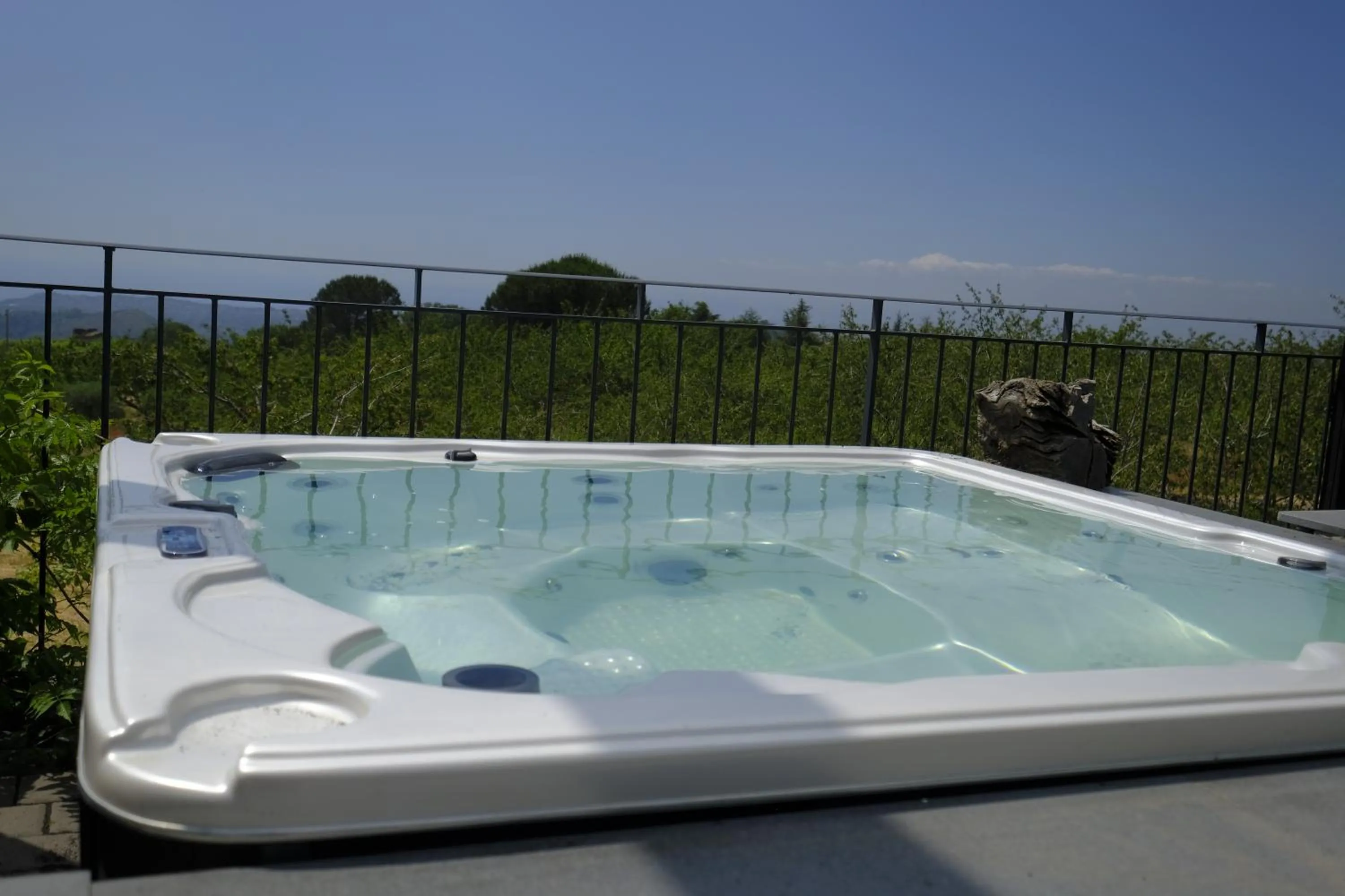 Hot Tub in Cirasa Luxury Country House