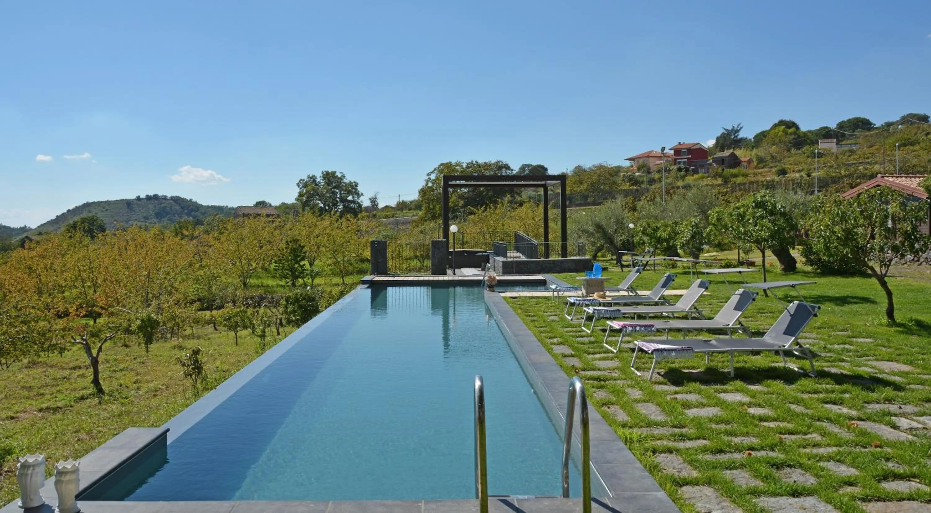 Swimming pool in Cirasa Luxury Country House