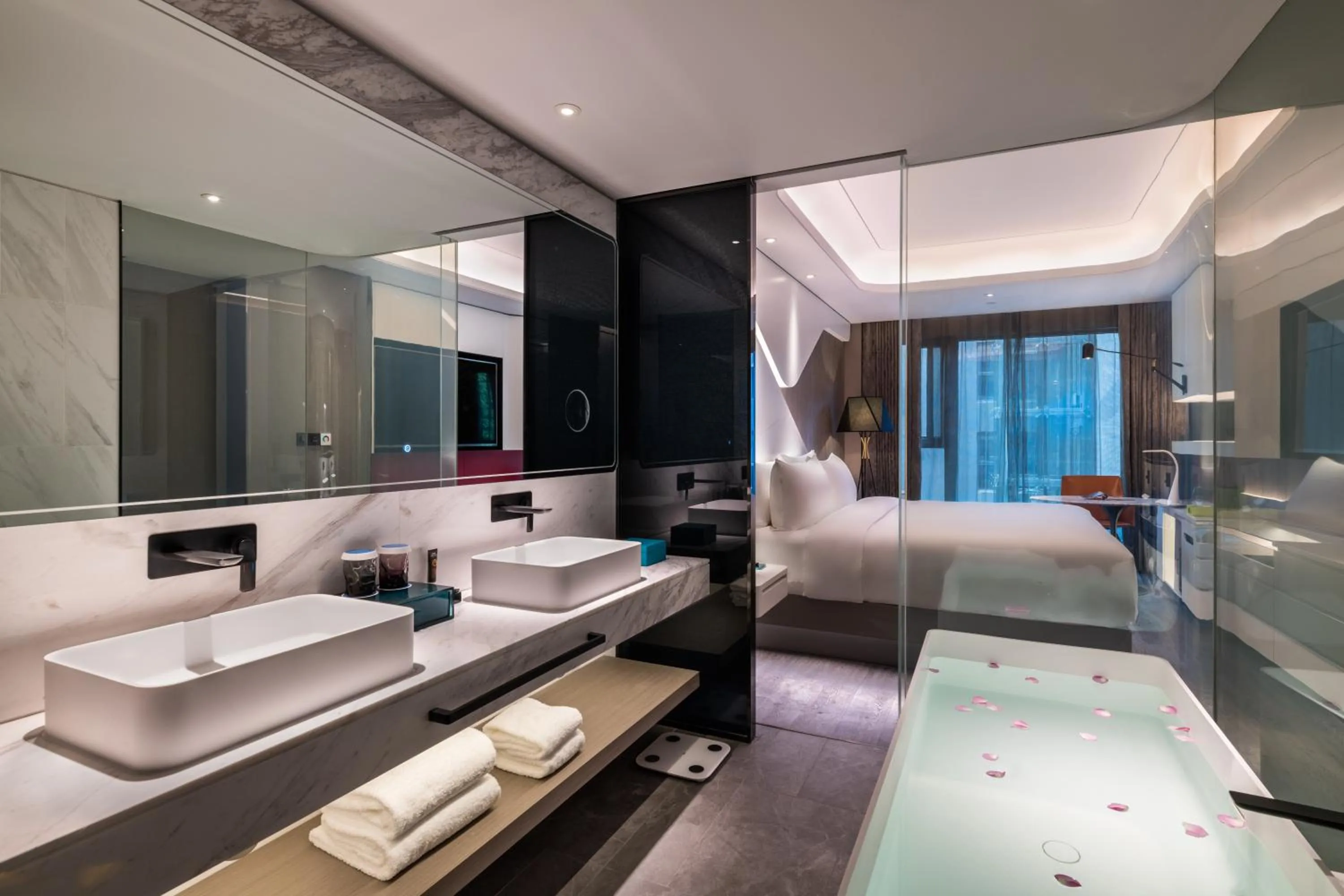 Photo of the whole room, Bed in Novotel Yangzhou City Center