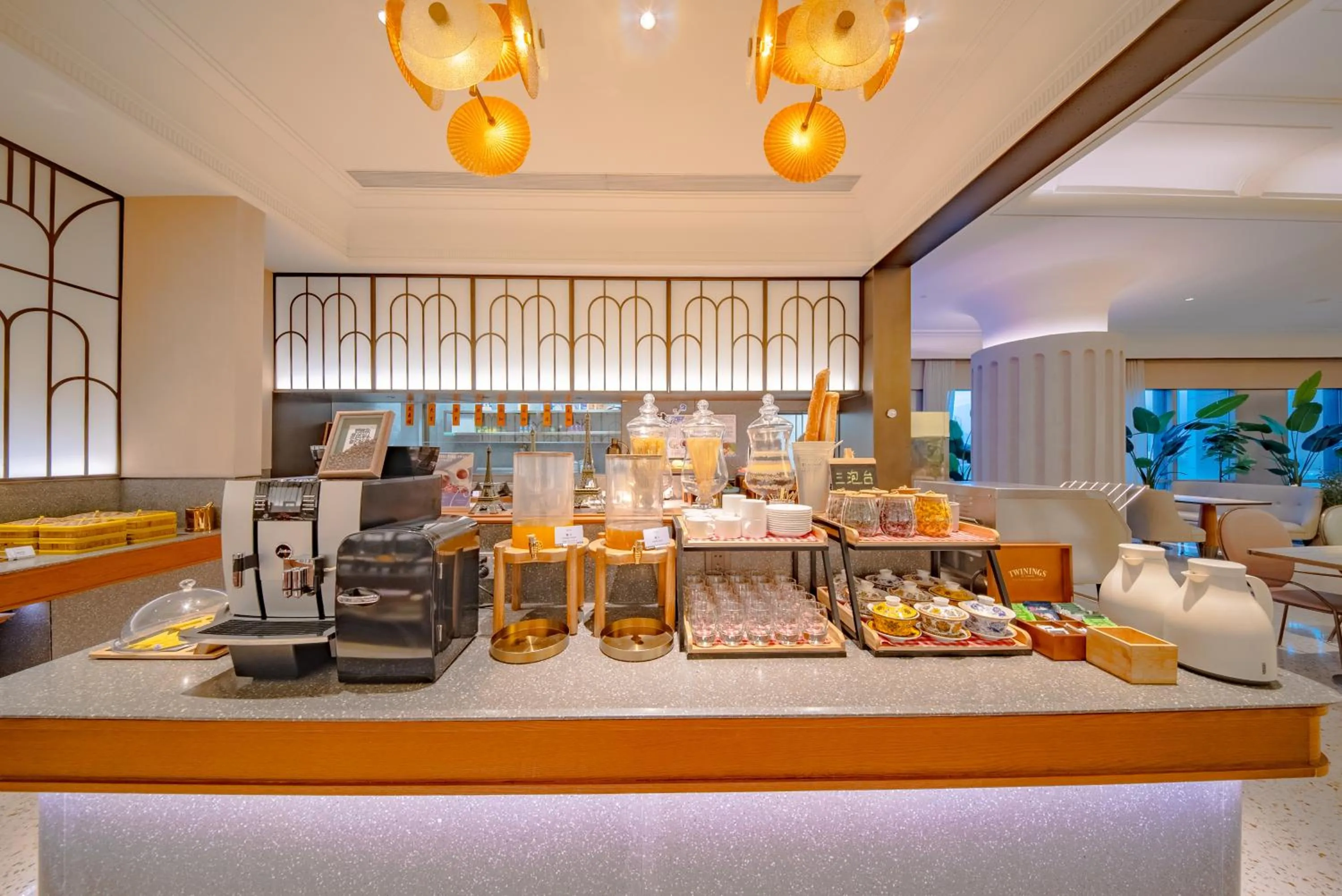 Restaurant/places to eat in Mercure Lanzhou Downtown