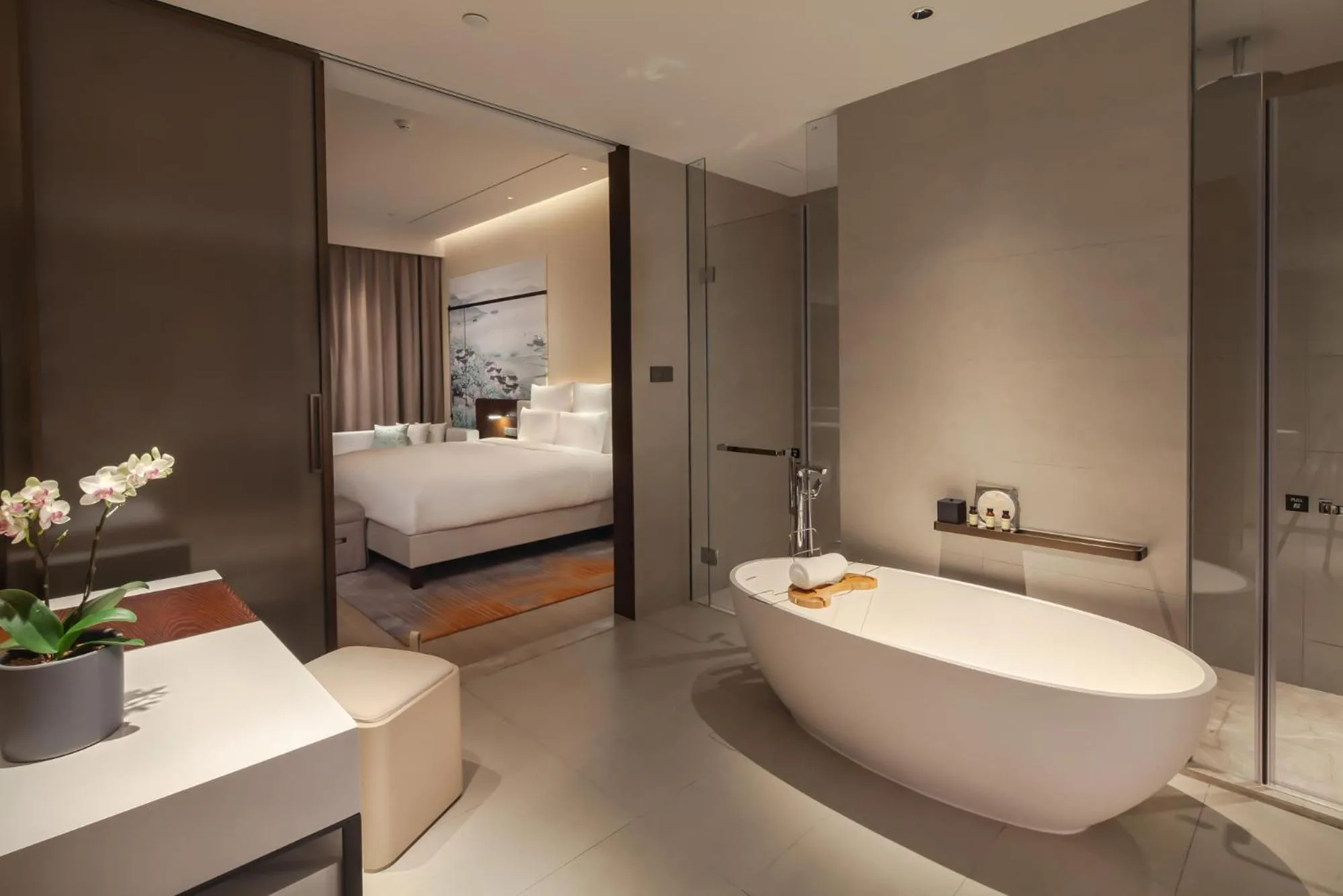 Bathroom, Bed in Pullman Yueyang