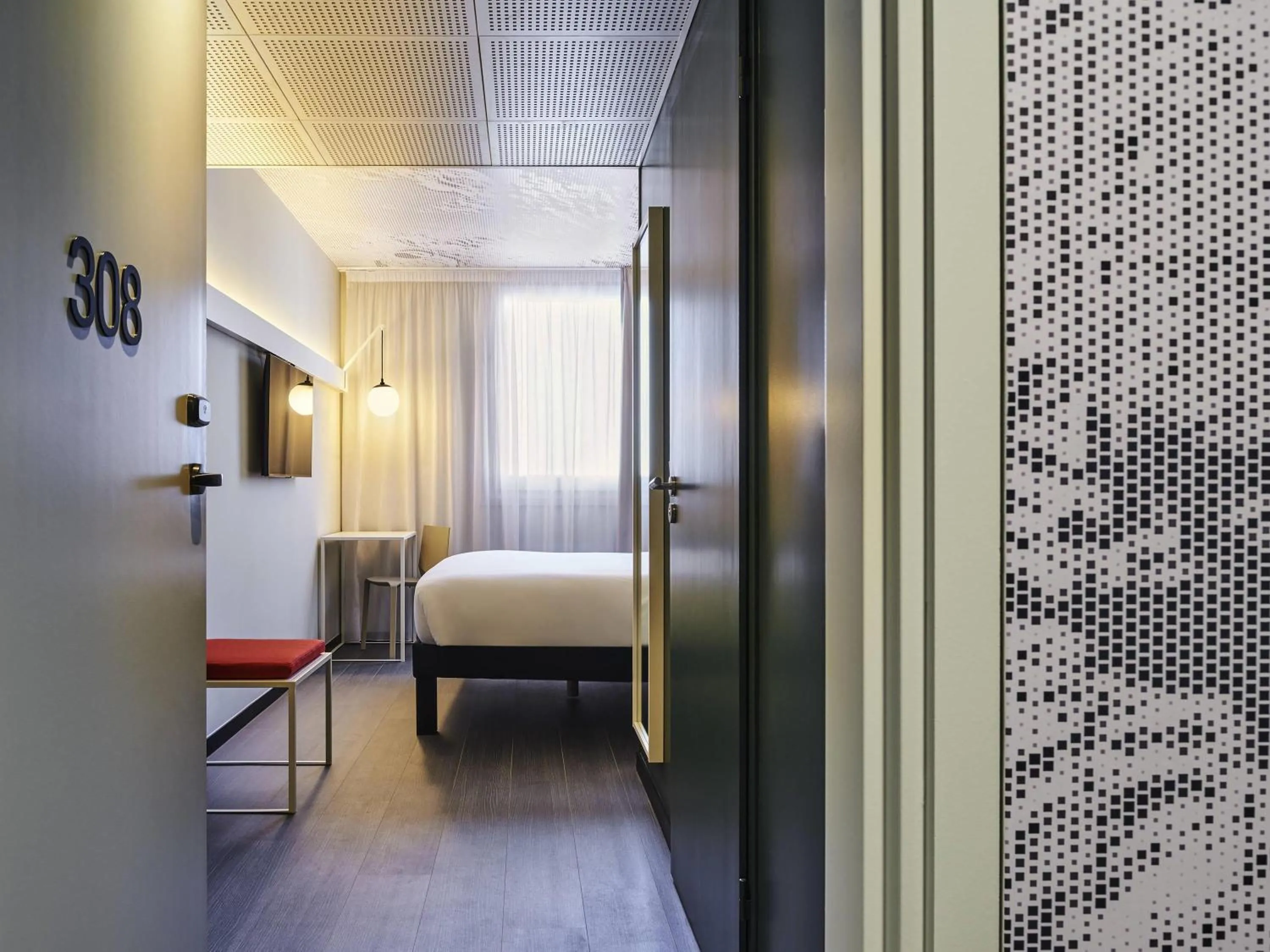 Bedroom, Bed in Ibis Montlhery Paris Sud