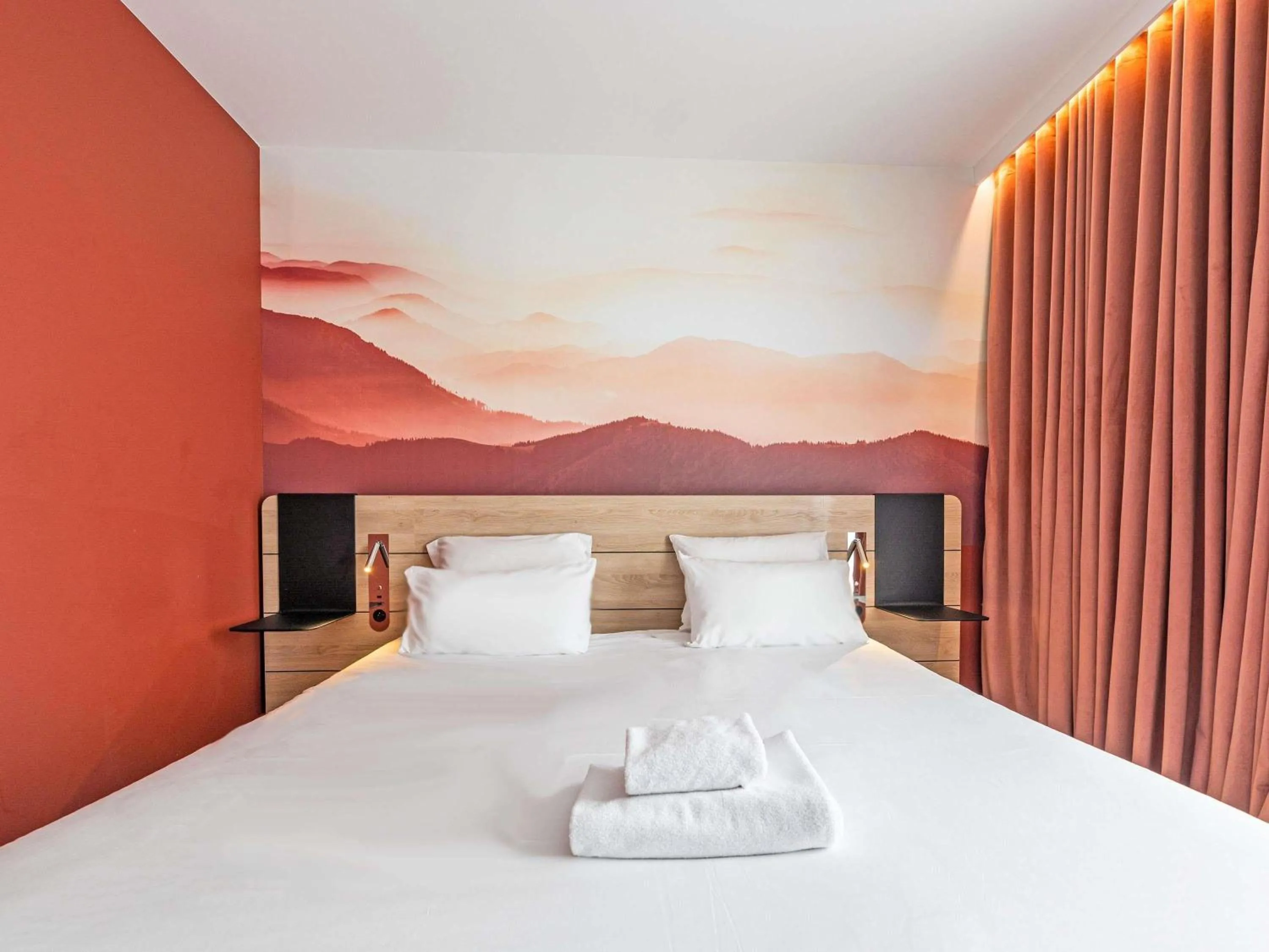 Bedroom, Bed in Novotel Annemasse Centre - Porte de Genève