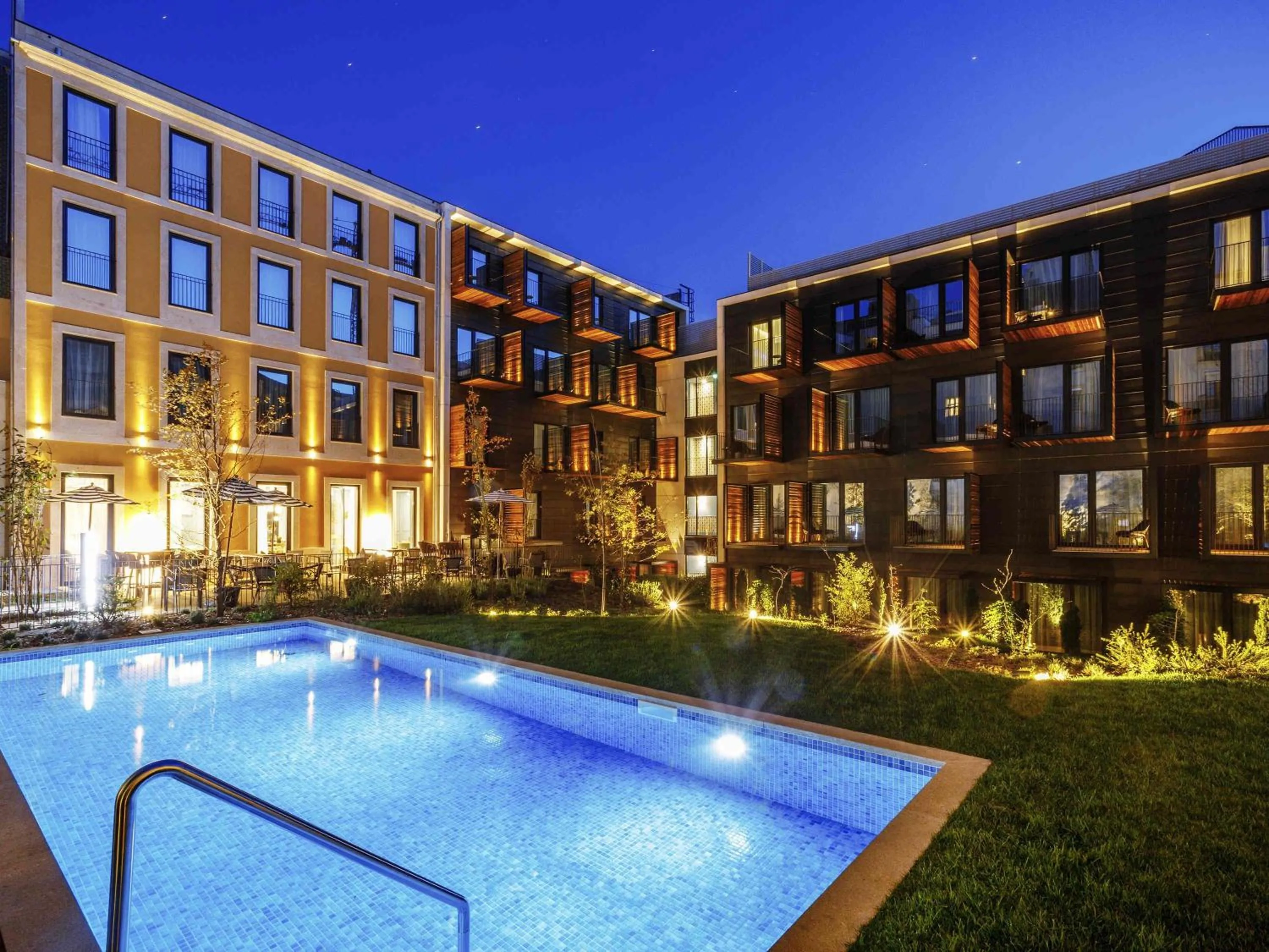 Pool view in Mercure Porto Centro Aliados