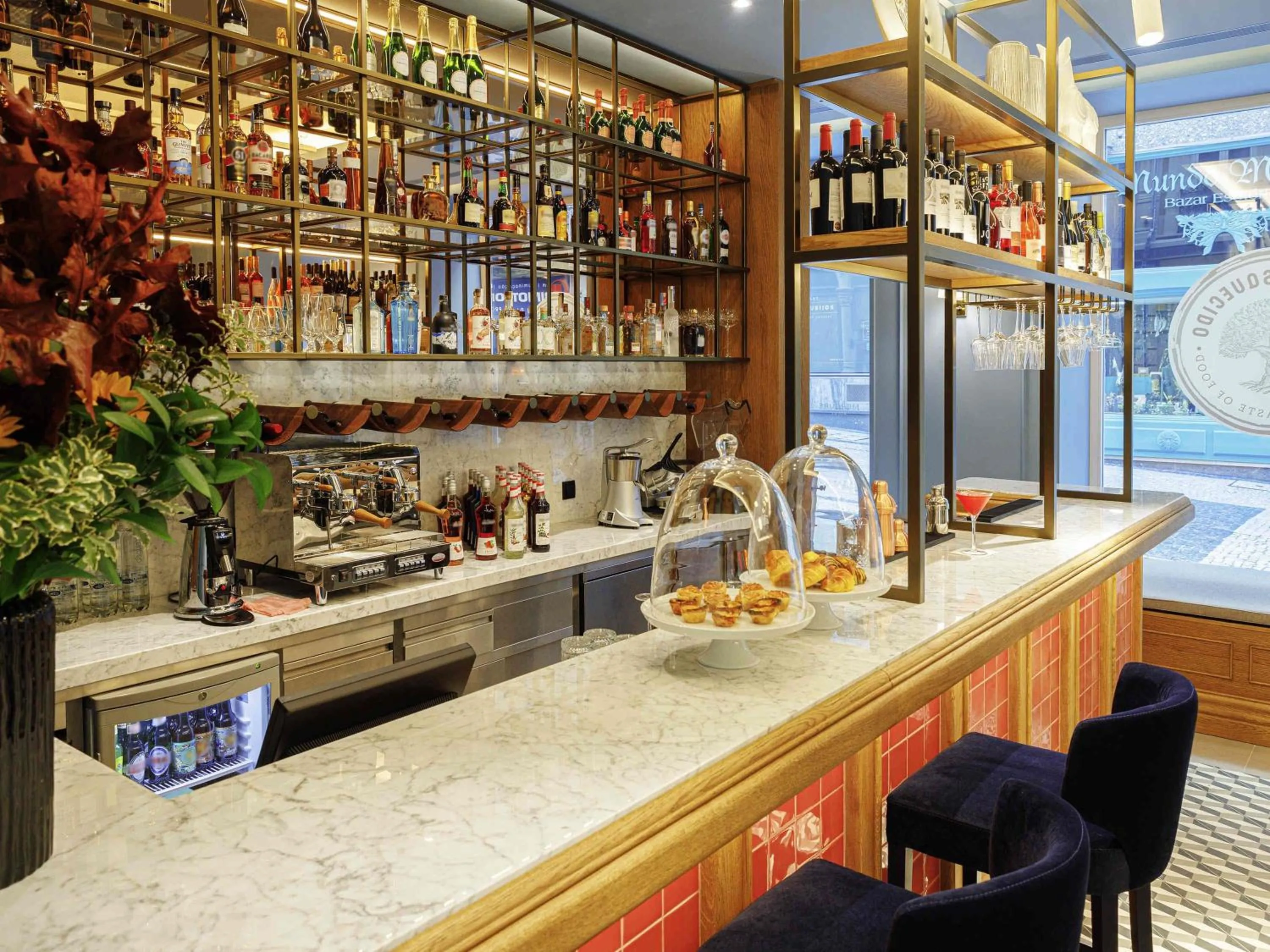 Lounge or bar in Mercure Porto Centro Aliados