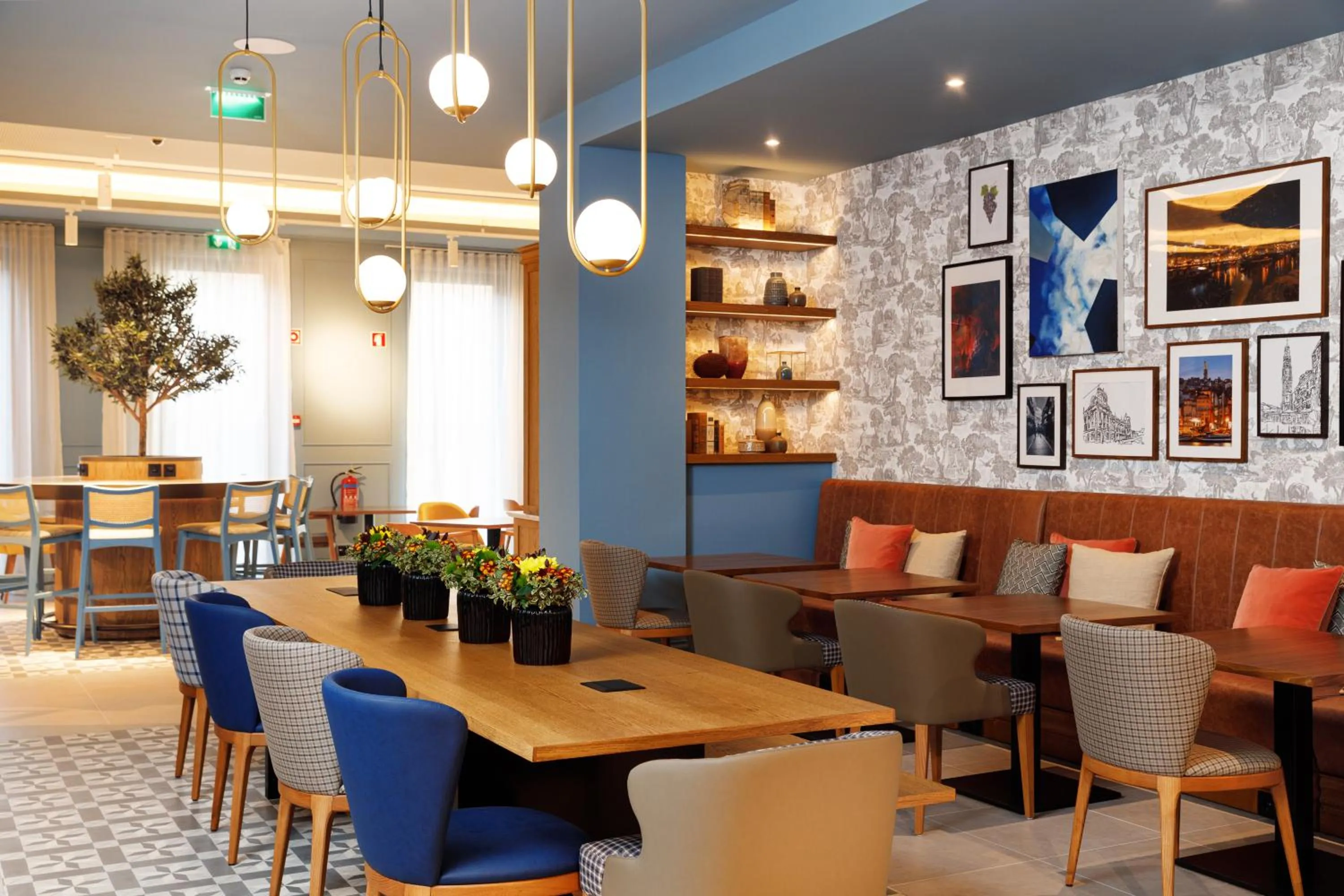 Lounge or bar in Mercure Porto Centro Aliados