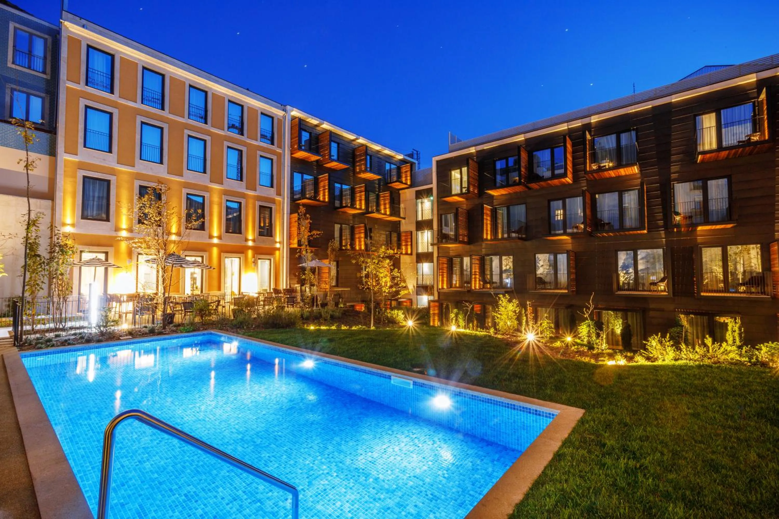 Swimming pool in Mercure Porto Centro Aliados