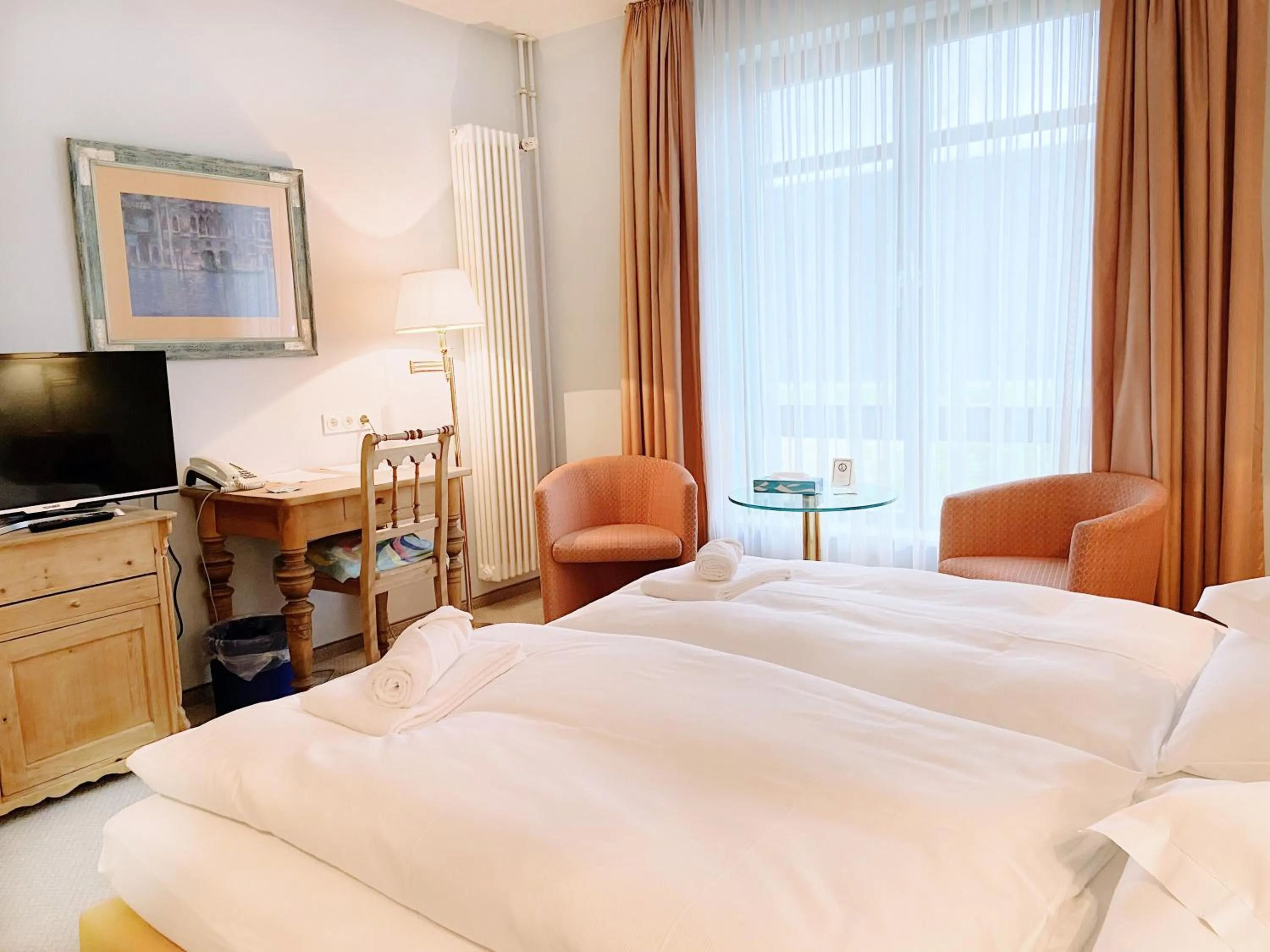 Bed in REGIOHOTEL Wittekind Burg - #AutobahnA2 #TopPreisLeistung #FreeParking #Wallbox