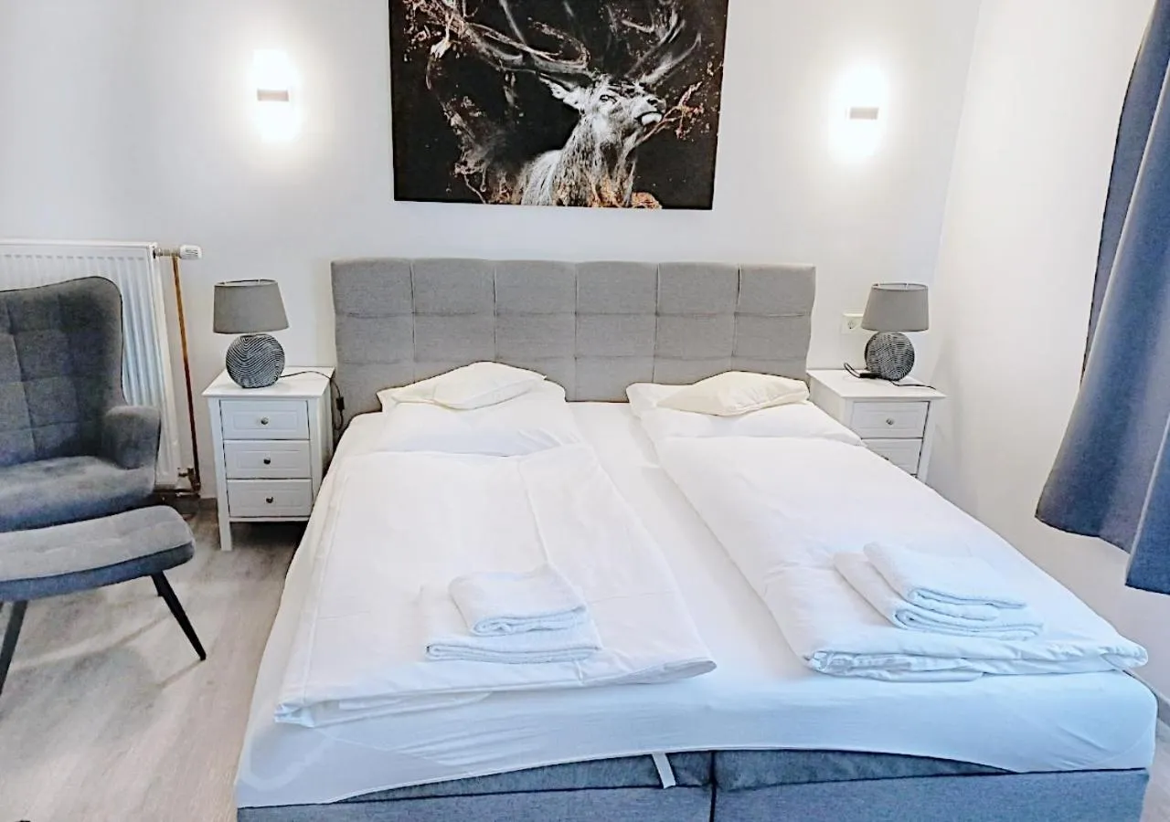 Bed in REGIOHOTEL Wittekind Burg - #AutobahnA2 #TopPreisLeistung #FreeParking #Wallbox