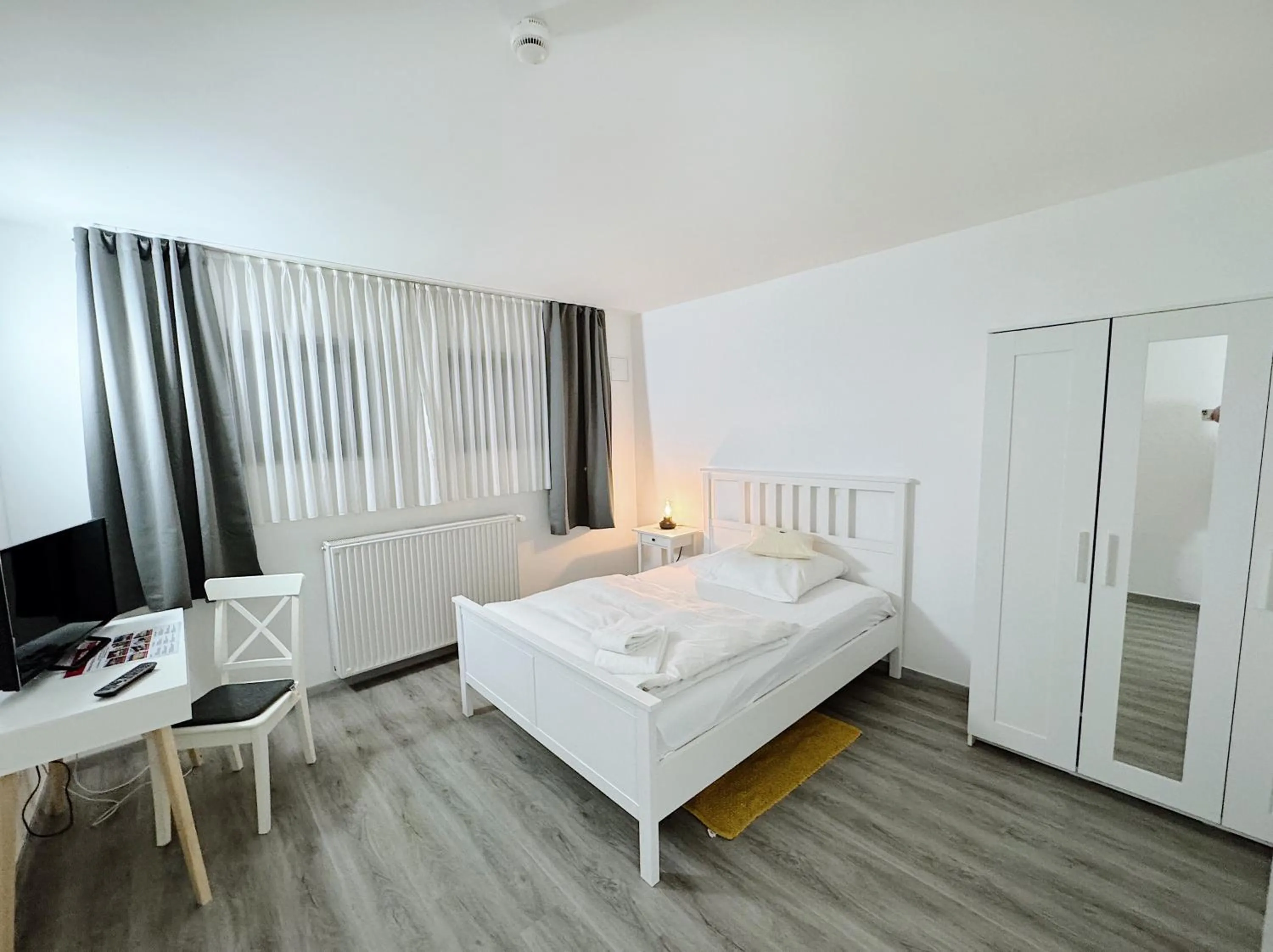 Bed in REGIOHOTEL Wittekind Burg - #AutobahnA2 #TopPreisLeistung #FreeParking #Wallbox