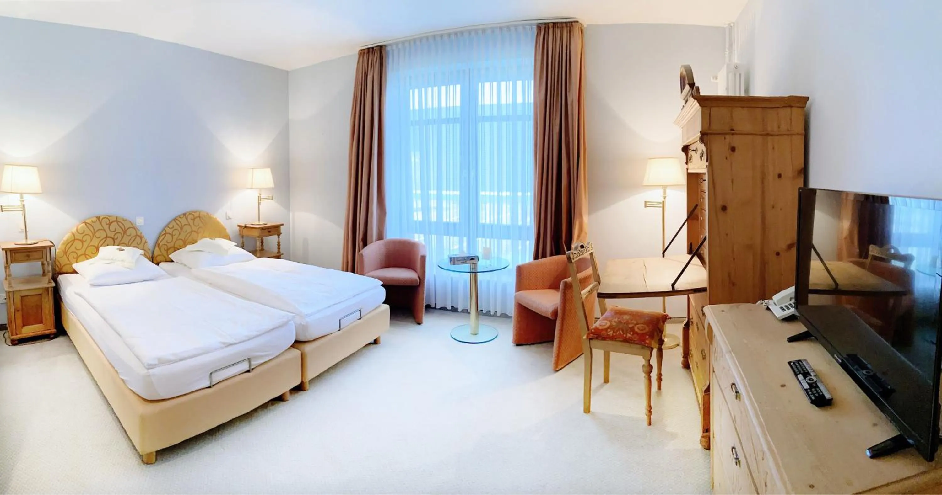 Bed in REGIOHOTEL Wittekind Burg - #AutobahnA2 #TopPreisLeistung #FreeParking #Wallbox