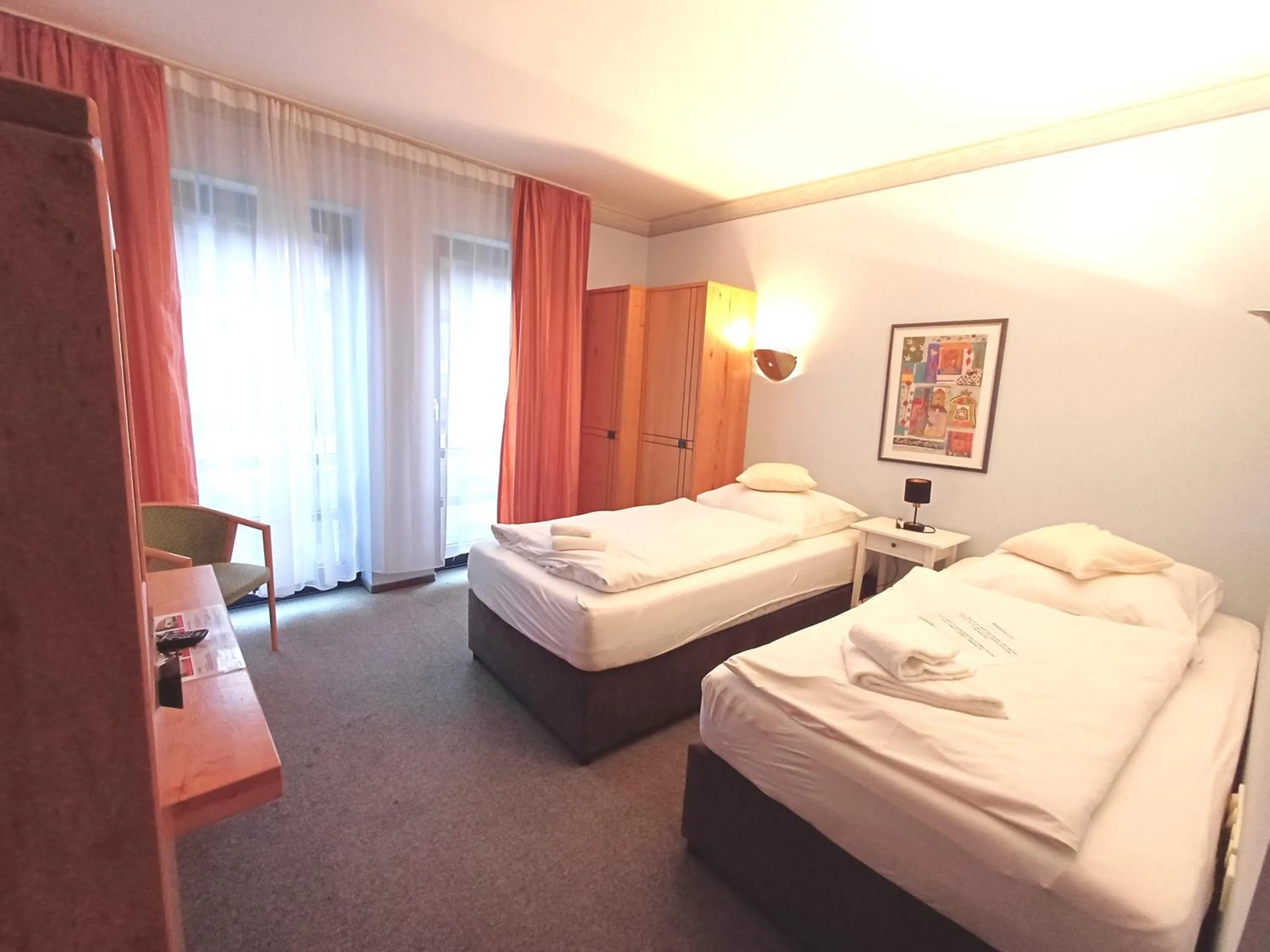 Bed in REGIOHOTEL Wittekind Burg - #AutobahnA2 #TopPreisLeistung #FreeParking #Wallbox