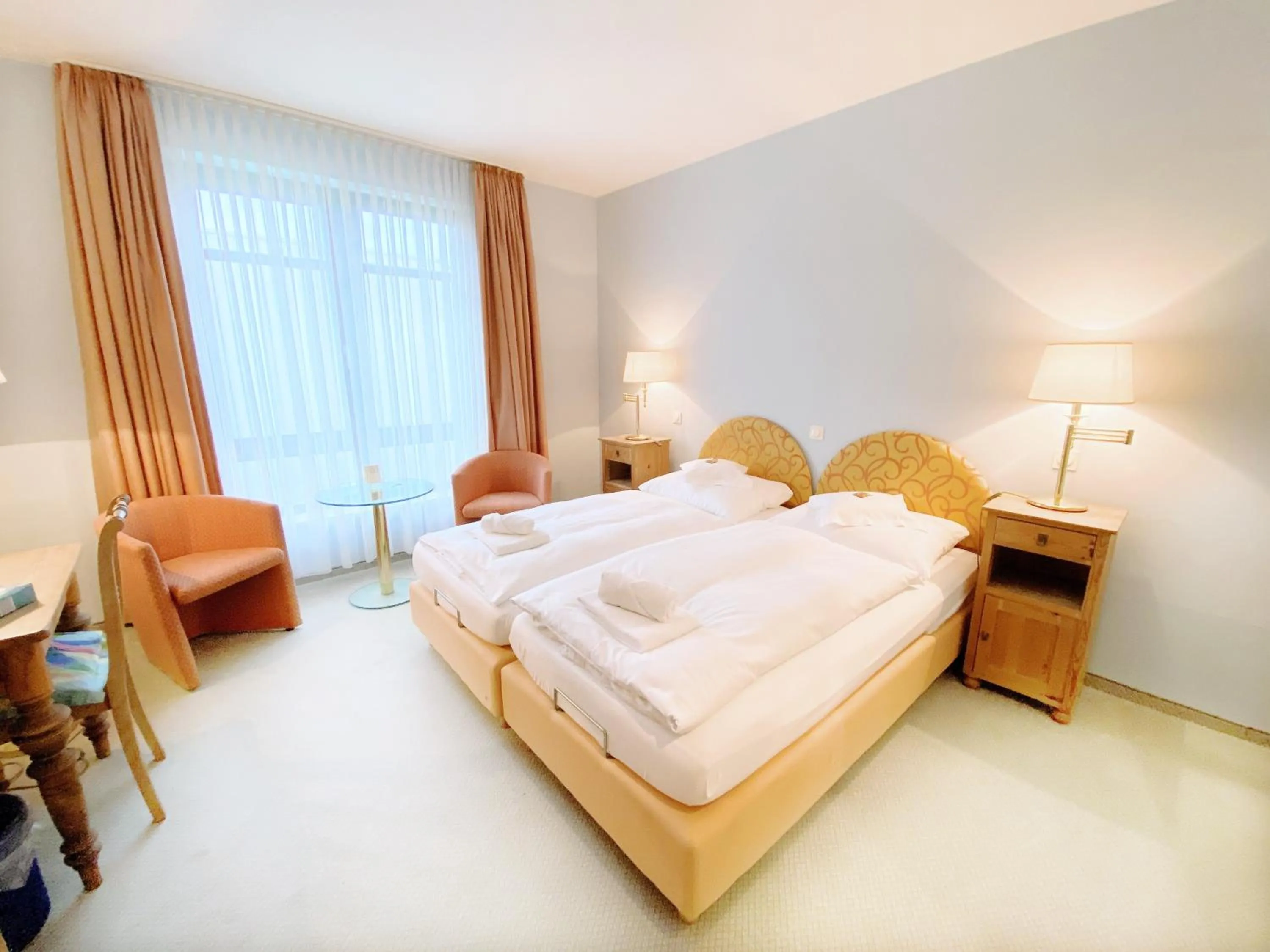 Bed in REGIOHOTEL Wittekind Burg - #AutobahnA2 #TopPreisLeistung #FreeParking #Wallbox
