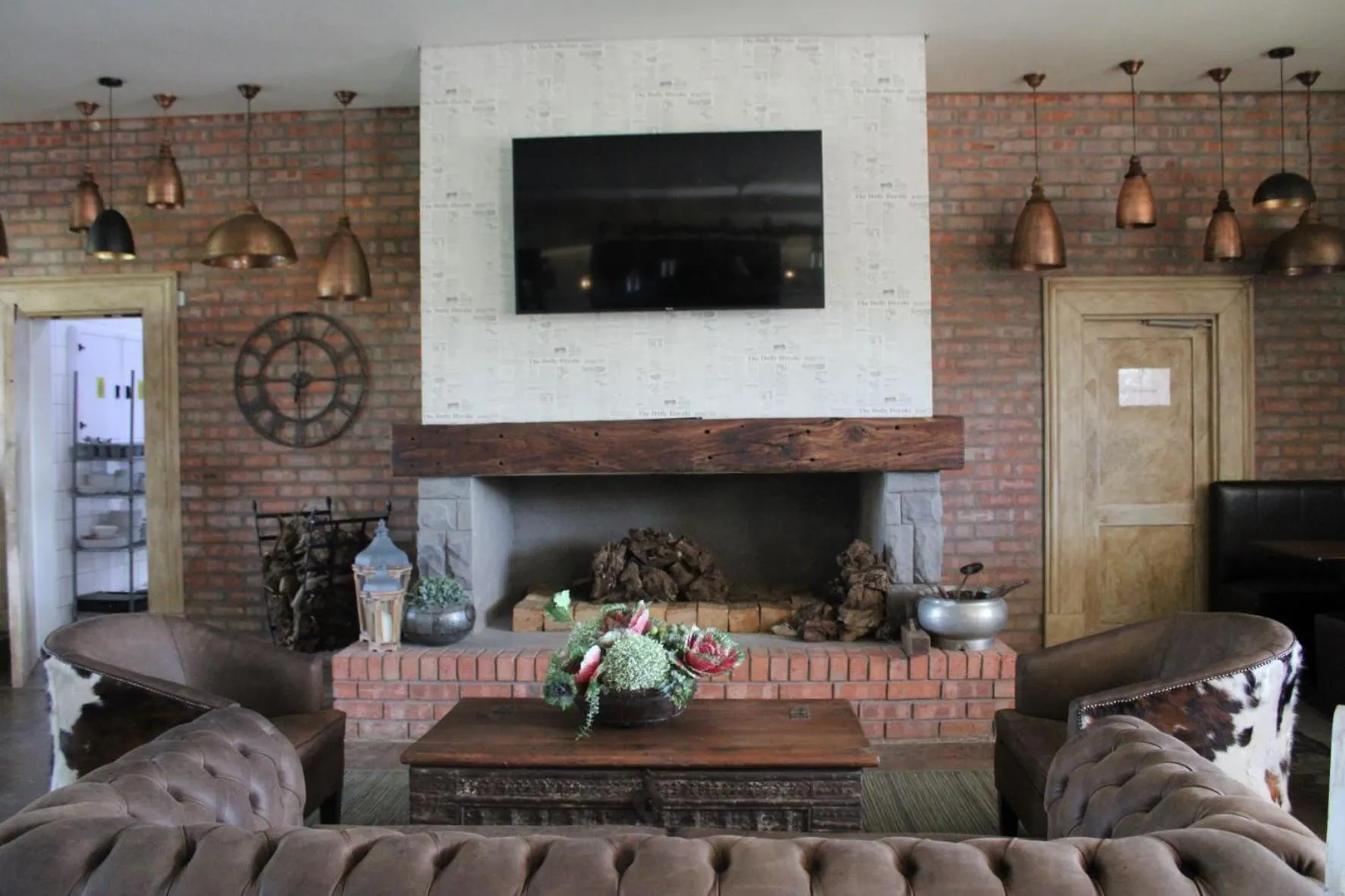 Communal lounge/ TV room in d Olive Rose Boutique Hotel Danielskuil