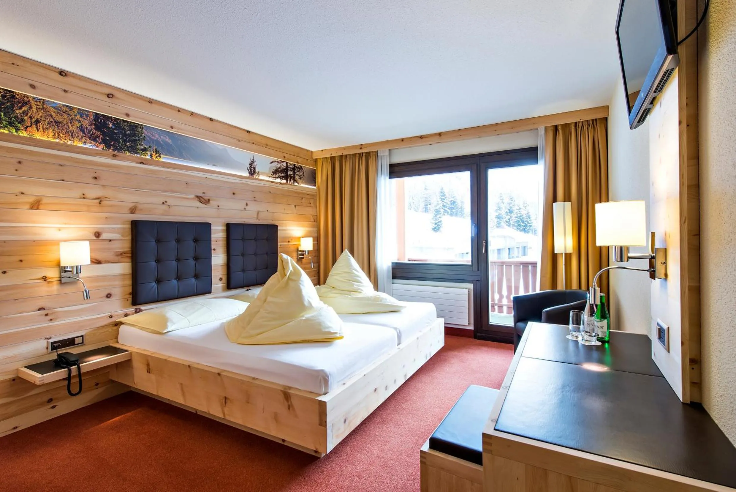 Photo of the whole room, Bed in Hotel Palü