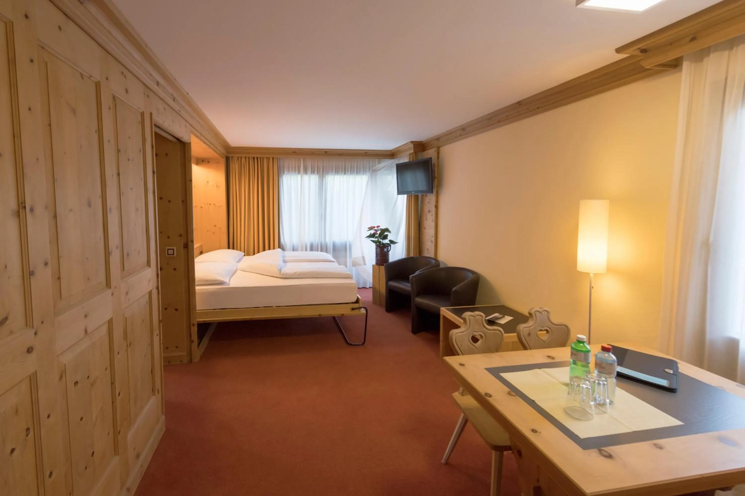 Photo of the whole room, Bed in Hotel Palü