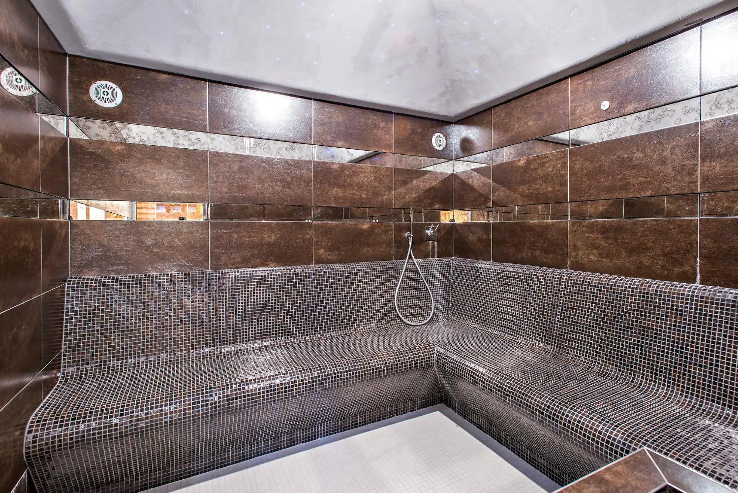 Steam room in Hotel Palü