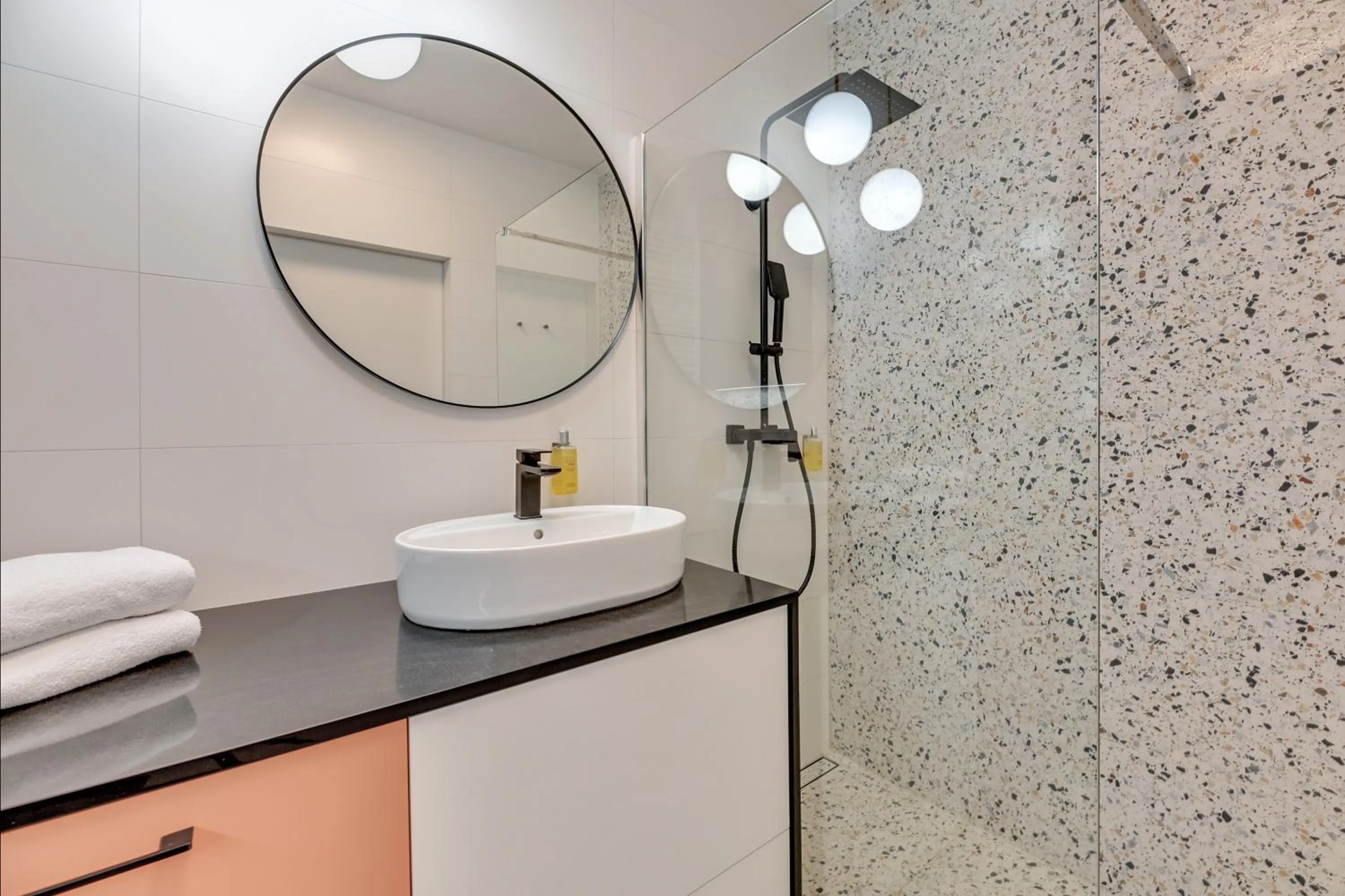 Shower in GRANO APARTMENTS Gdańsk Residence SPA & Wellness - GRANO APARTMENTS Gdańsk Old Town SPA & Wellness