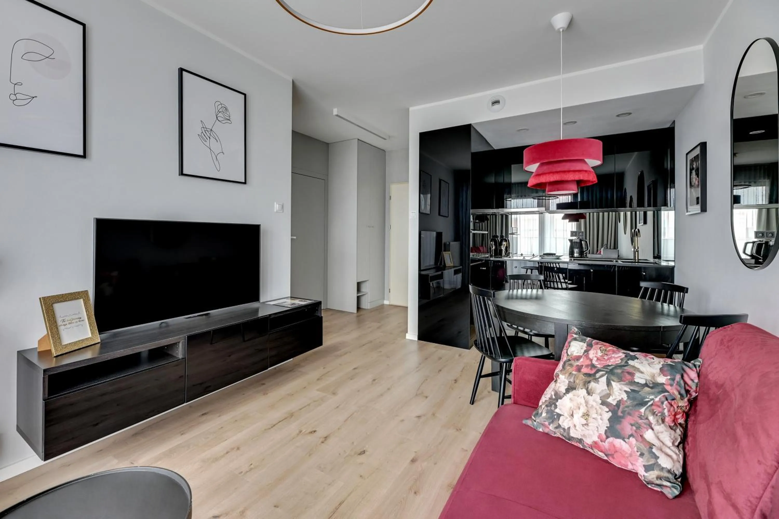 TV and multimedia in GRANO APARTMENTS Gdańsk Residence SPA & Wellness - GRANO APARTMENTS Gdańsk Old Town SPA & Wellness