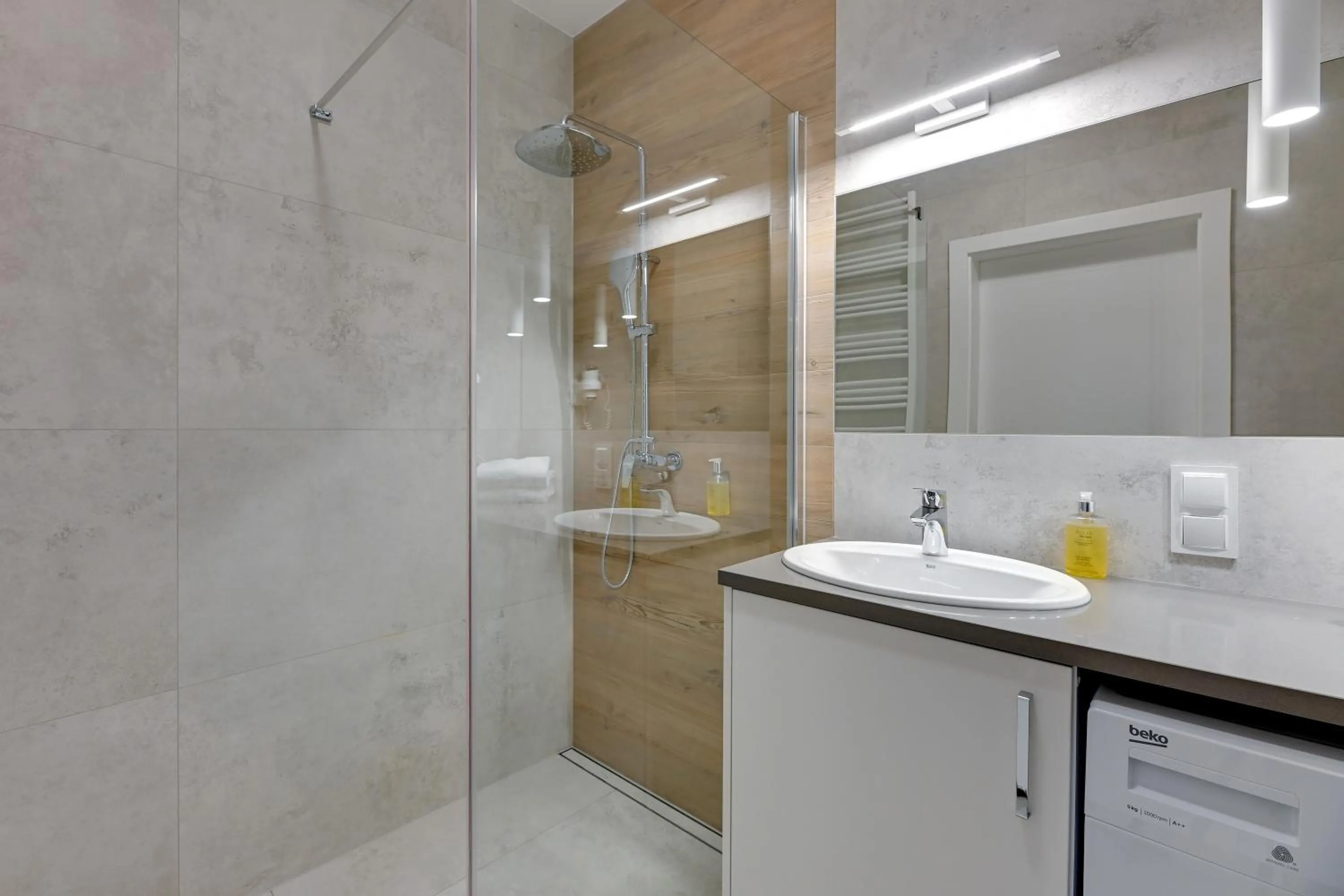 Shower in GRANO APARTMENTS Gdańsk Residence SPA & Wellness - GRANO APARTMENTS Gdańsk Old Town SPA & Wellness