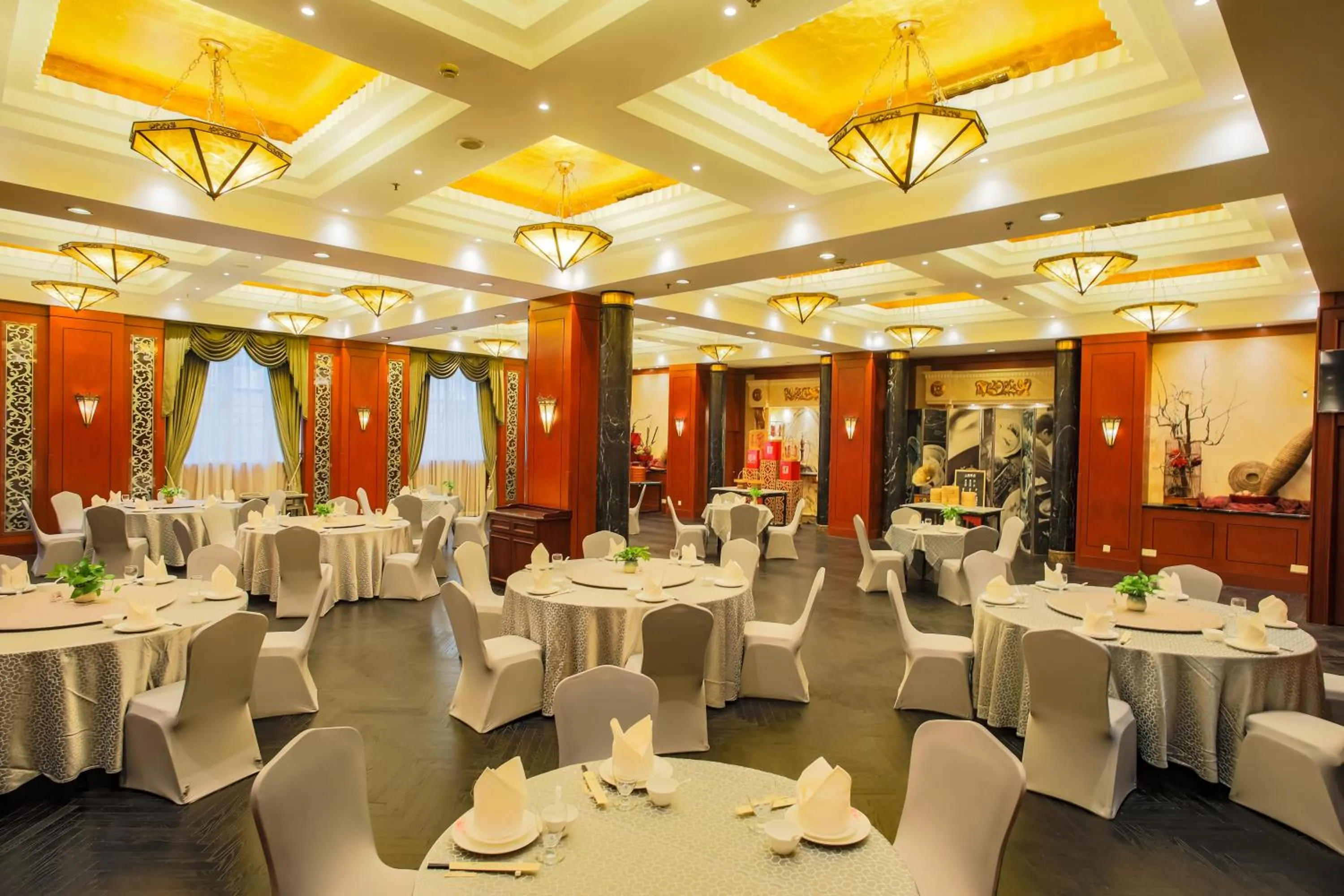 Restaurant/places to eat in Anting Villa Hotel