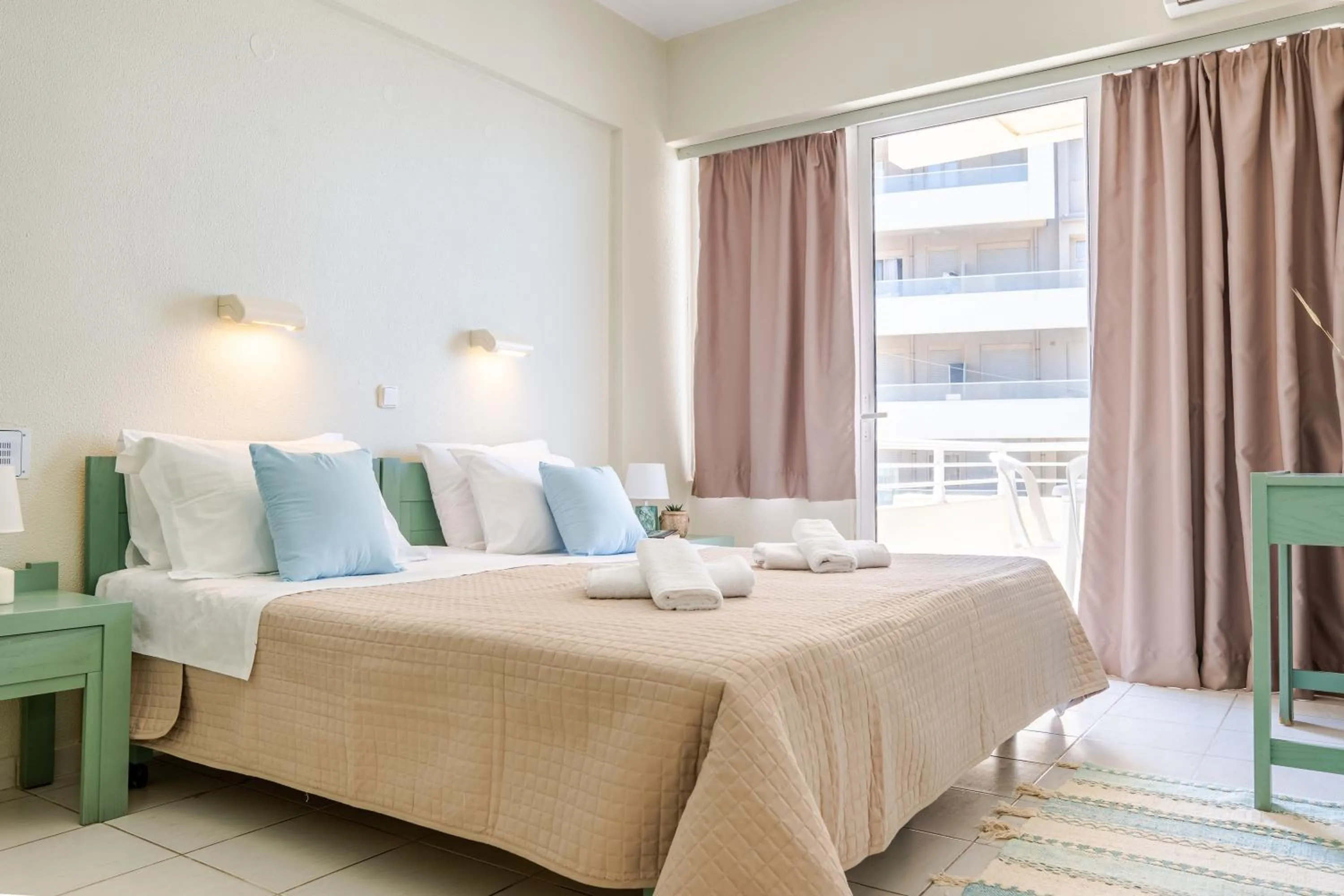 Bed in Ostria Studios