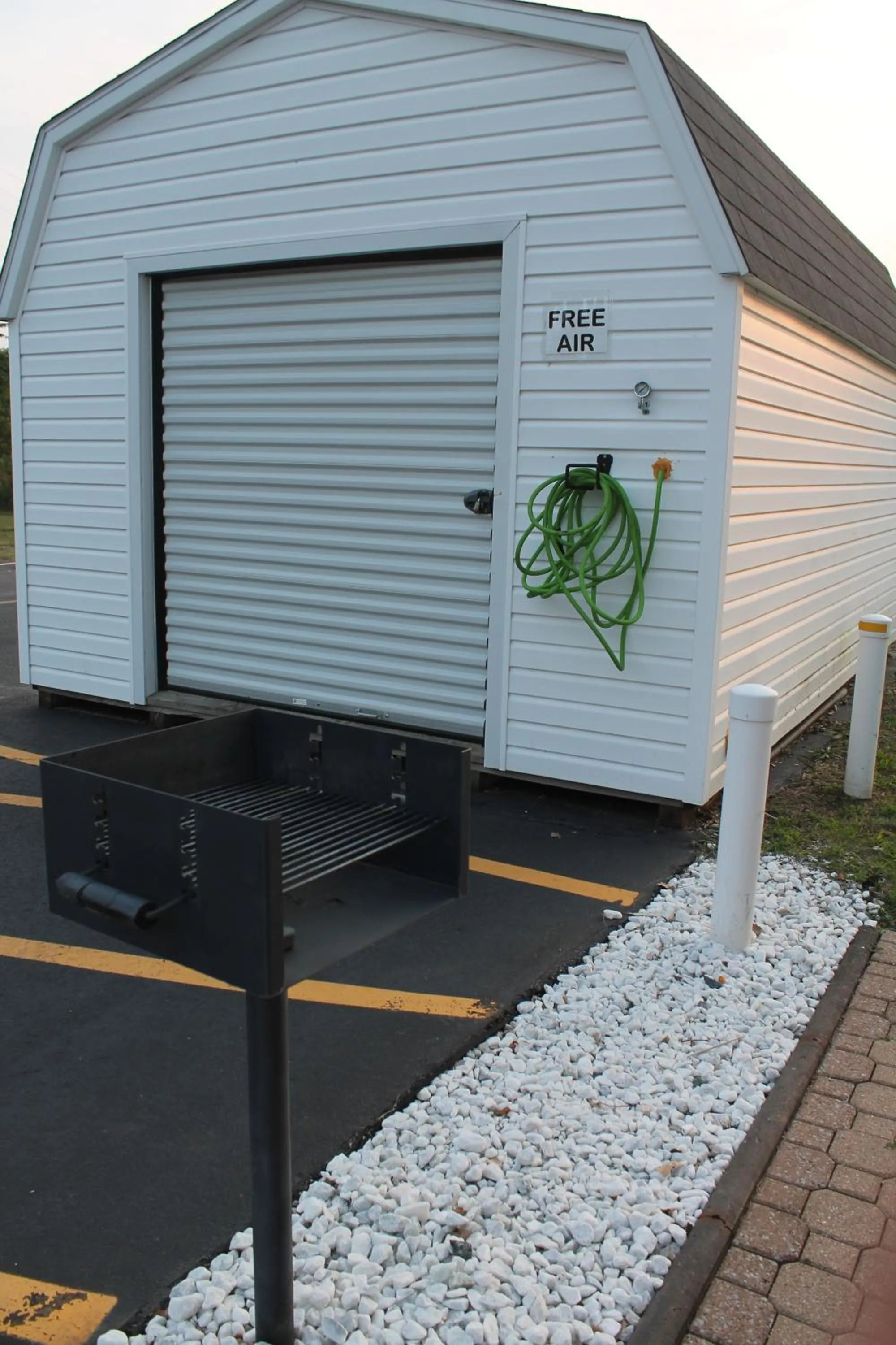 Area and facilities in American Host Inn