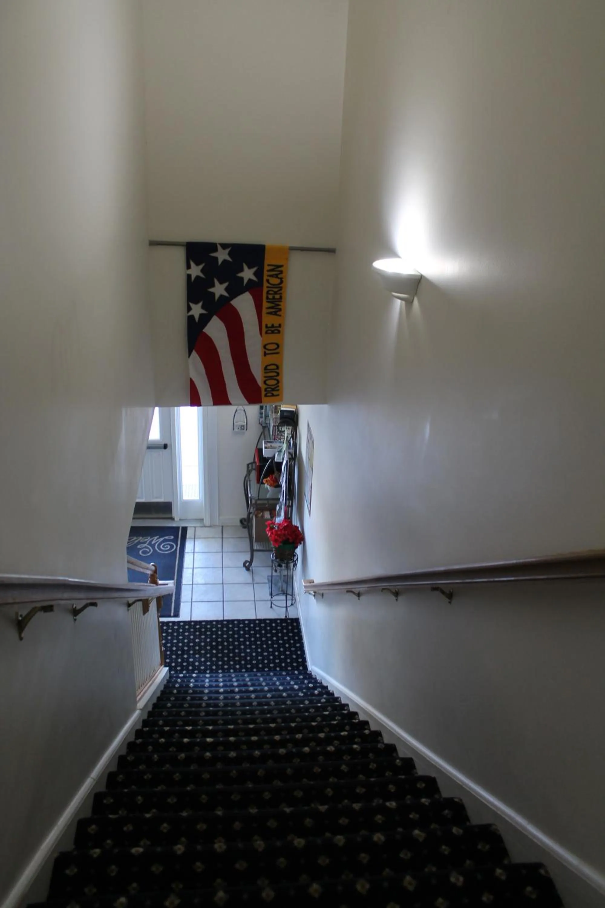 Facade/entrance in American Host Inn