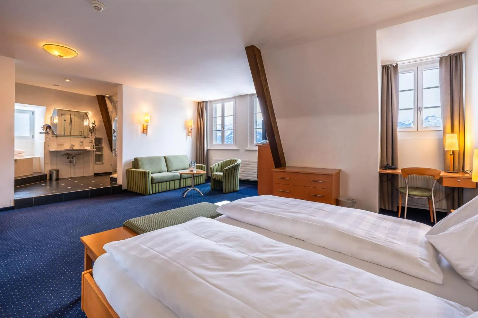 room service, Bed in Parkhotel Gunten – Beach & Spa
