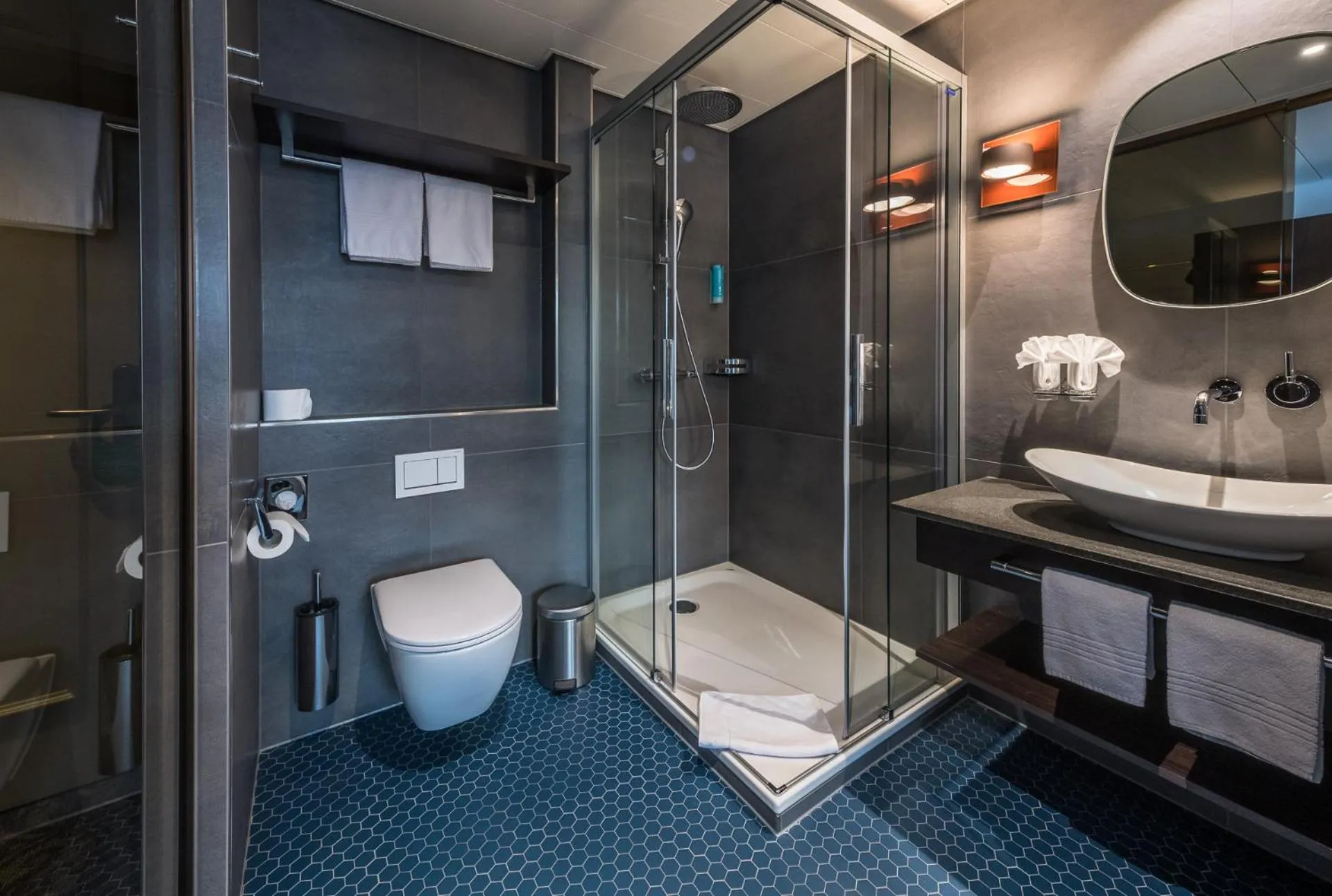 Shower in Parkhotel Gunten – Beach & Spa