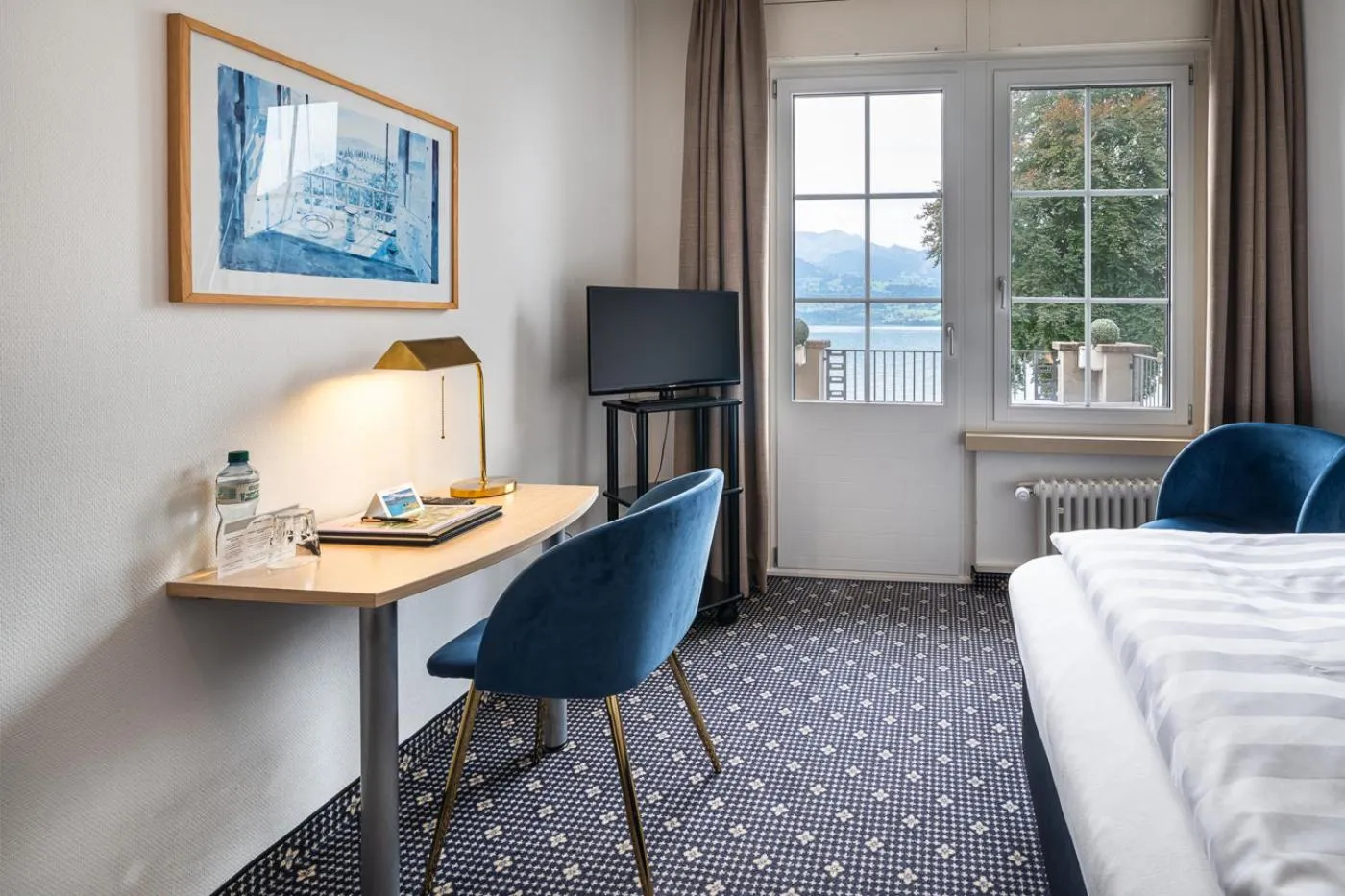 Photo of the whole room, Bed in Parkhotel Gunten – Beach & Spa