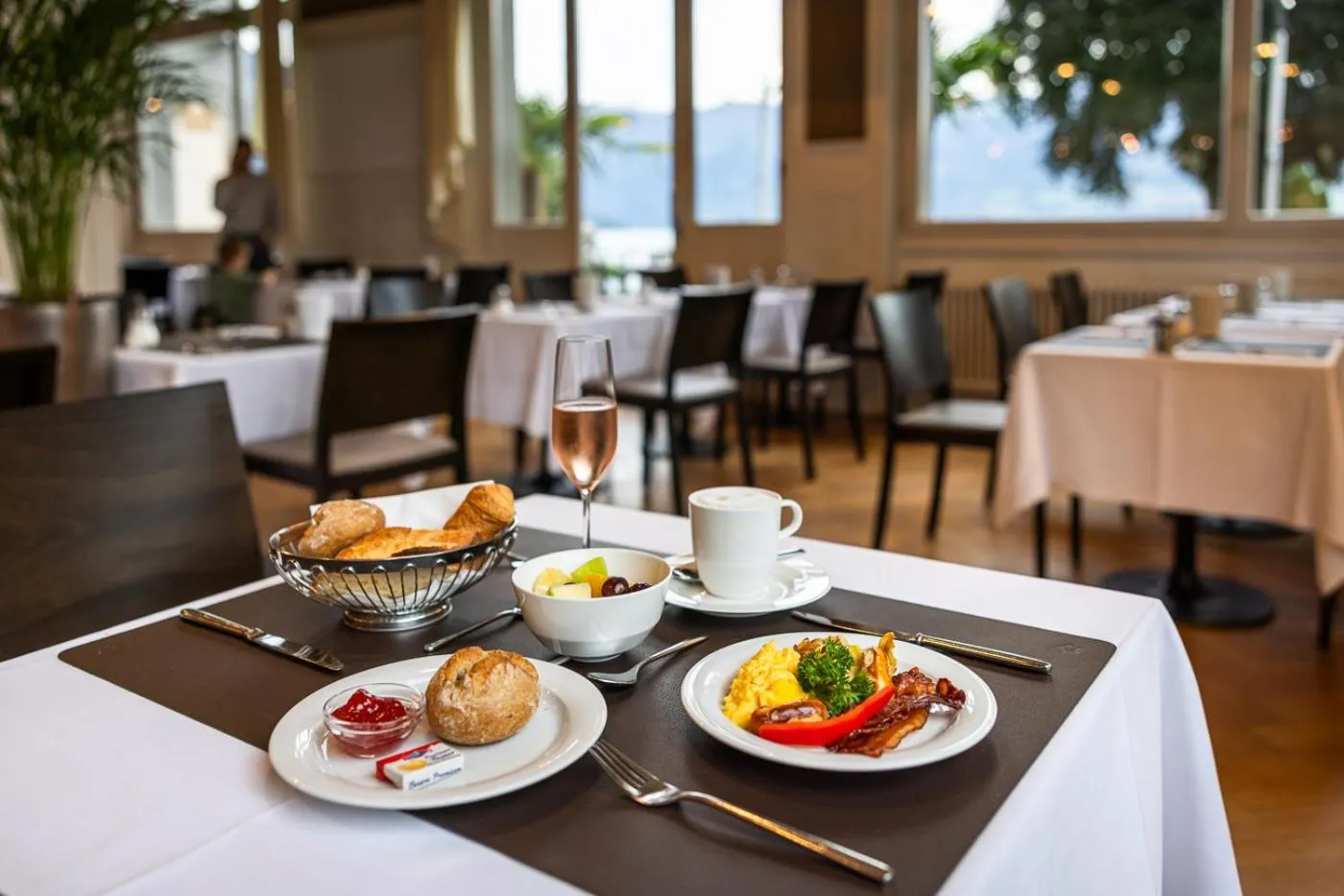 Breakfast in Parkhotel Gunten – Beach & Spa